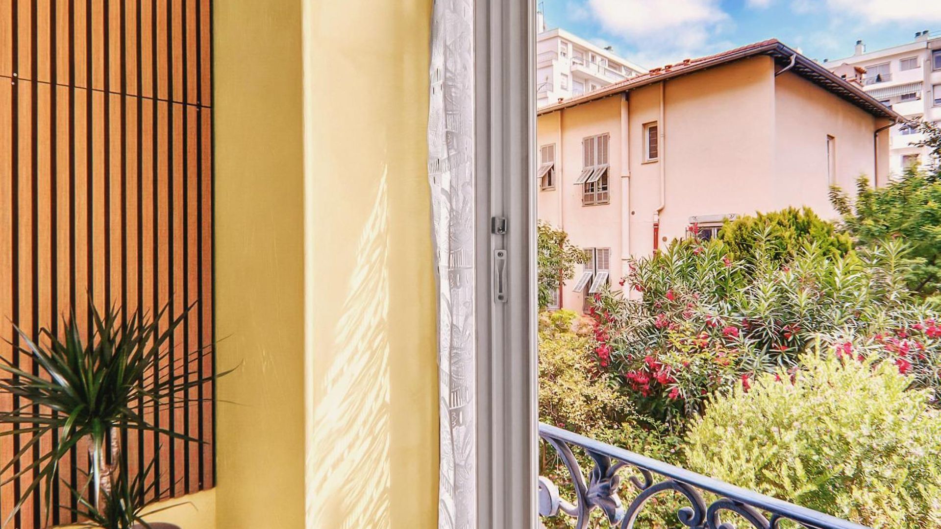 Apartment T1 - Cocon Dore Et Jardin Secret, Liberation