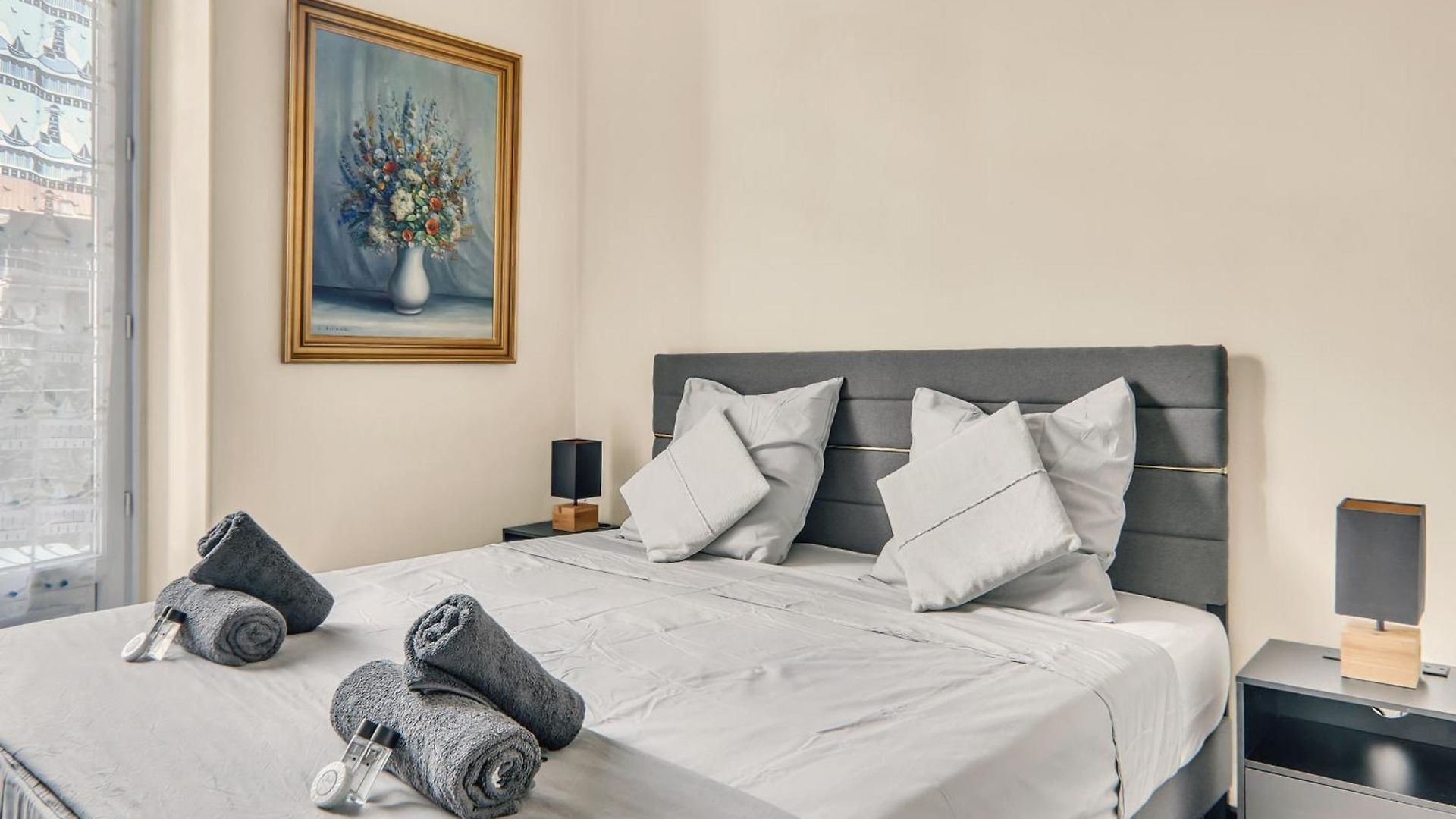 Apartment Charming Studio, Balcony With Garden View, Liberation *