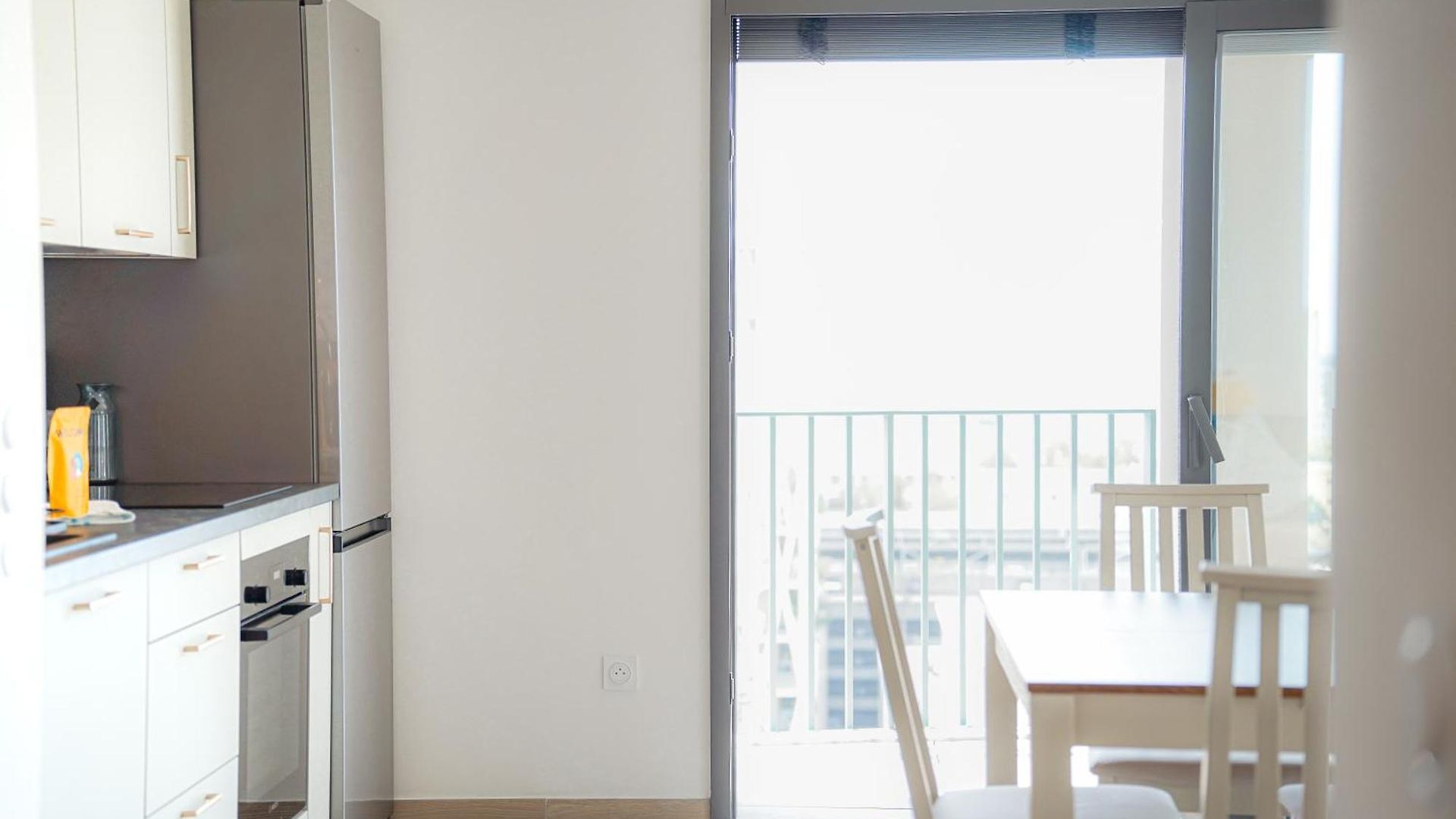 New Building- Neuf Lumineux Vue Mer, Tramway L3 Au Pied De Immeuble A 10 A 15 Mns D'aeroport, Centre & Promenade Nice