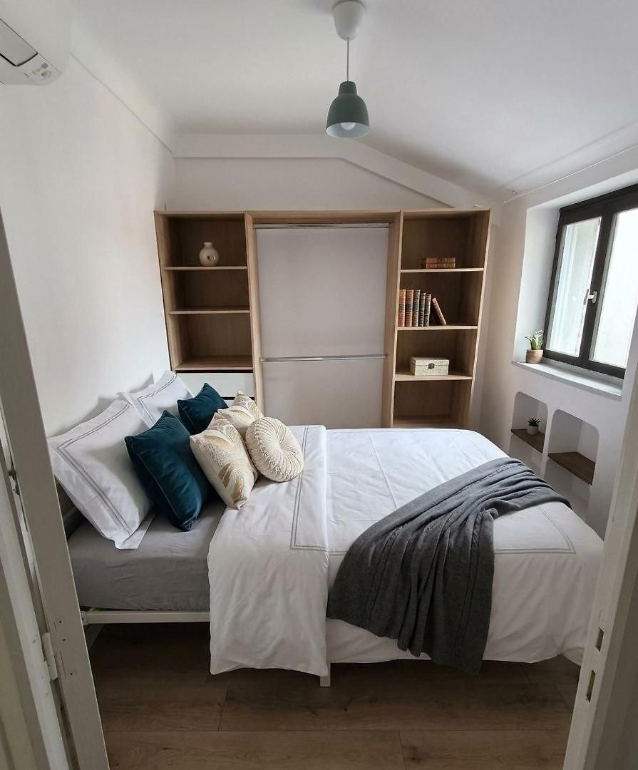 An In The Very Center Of The For 8 Guests Nearby Are A Tram Stop And Train Station Apartment Nice