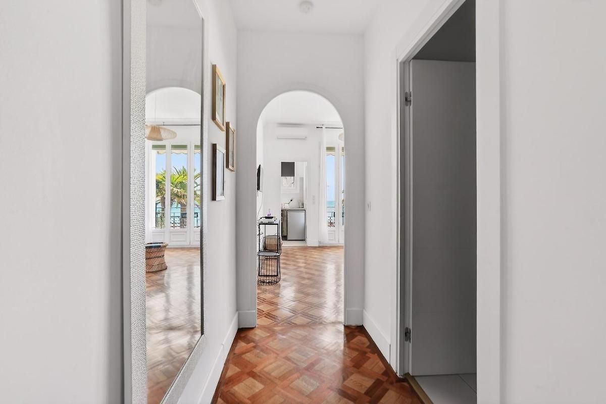 Charming With Balcony & Sea View Apartment