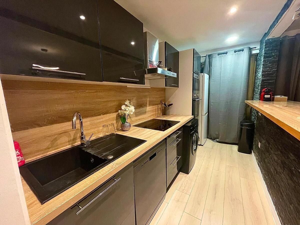 Full Furnished In Downtown With Double Ac 50m2 Nice