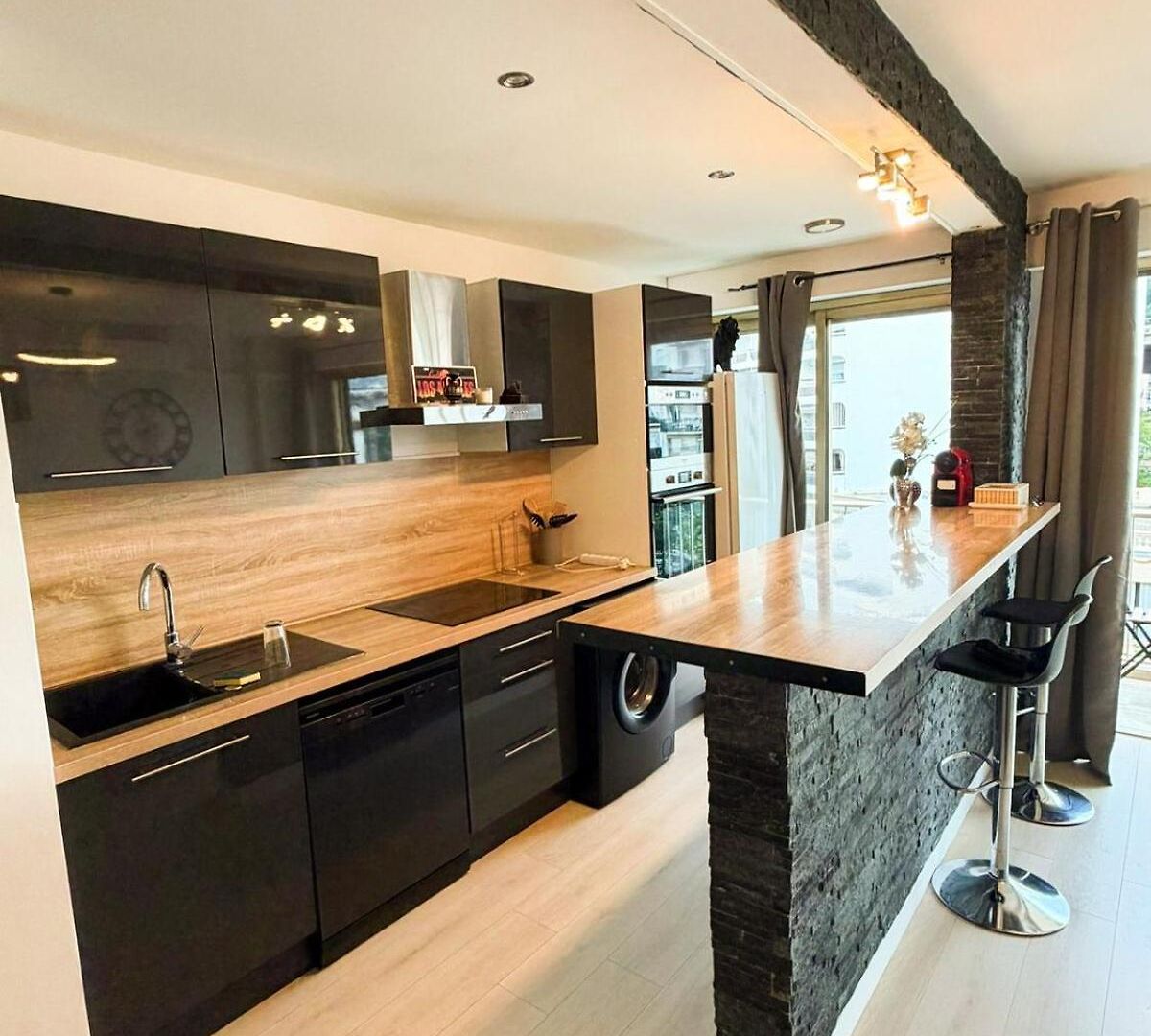 Full Furnished In Downtown With Double Ac 50m2 Nice