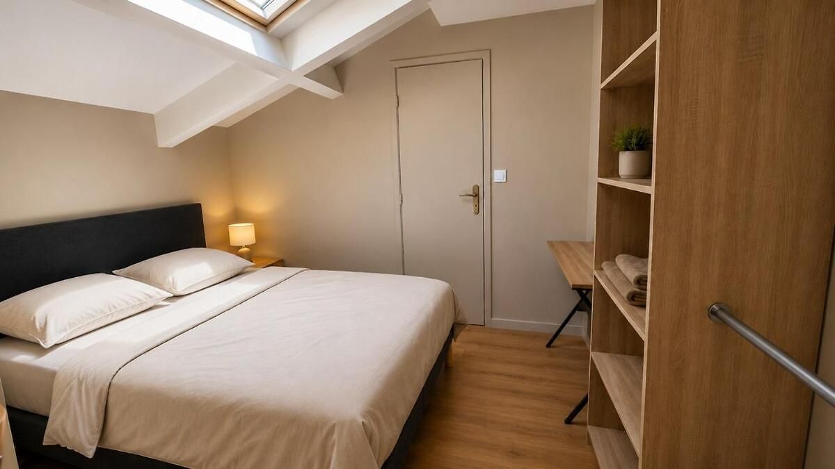 Duplex Climatise Avec Terrasse A *