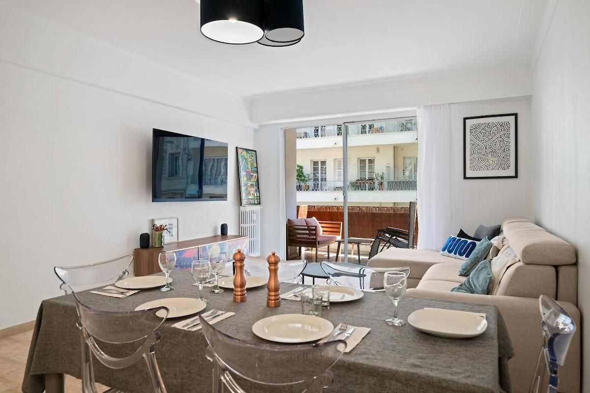 110 M2 Family, 3 Bedrooms Ac And Terrace 8 Min Away *