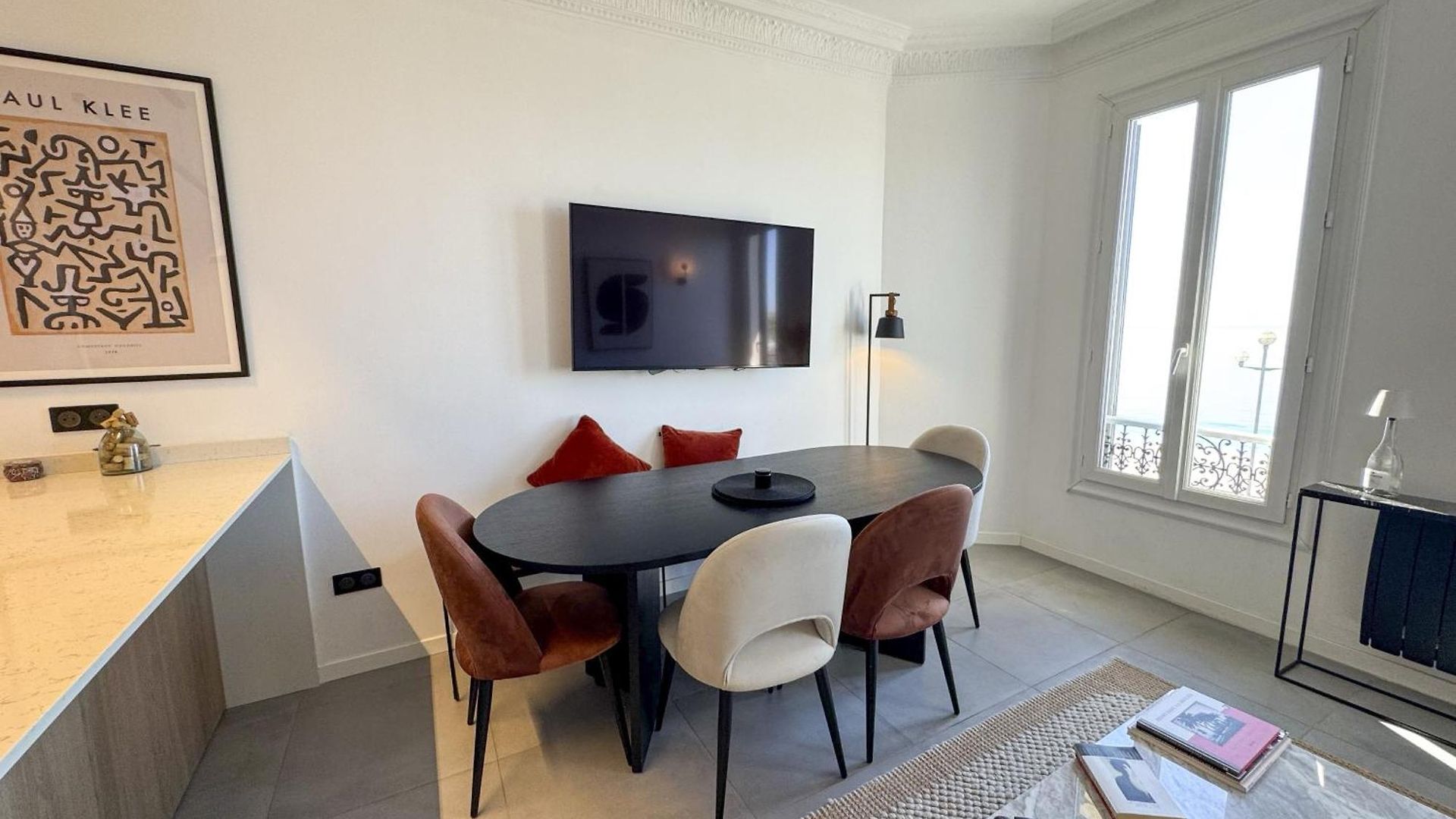 Elegant Sea Front Apartment *
