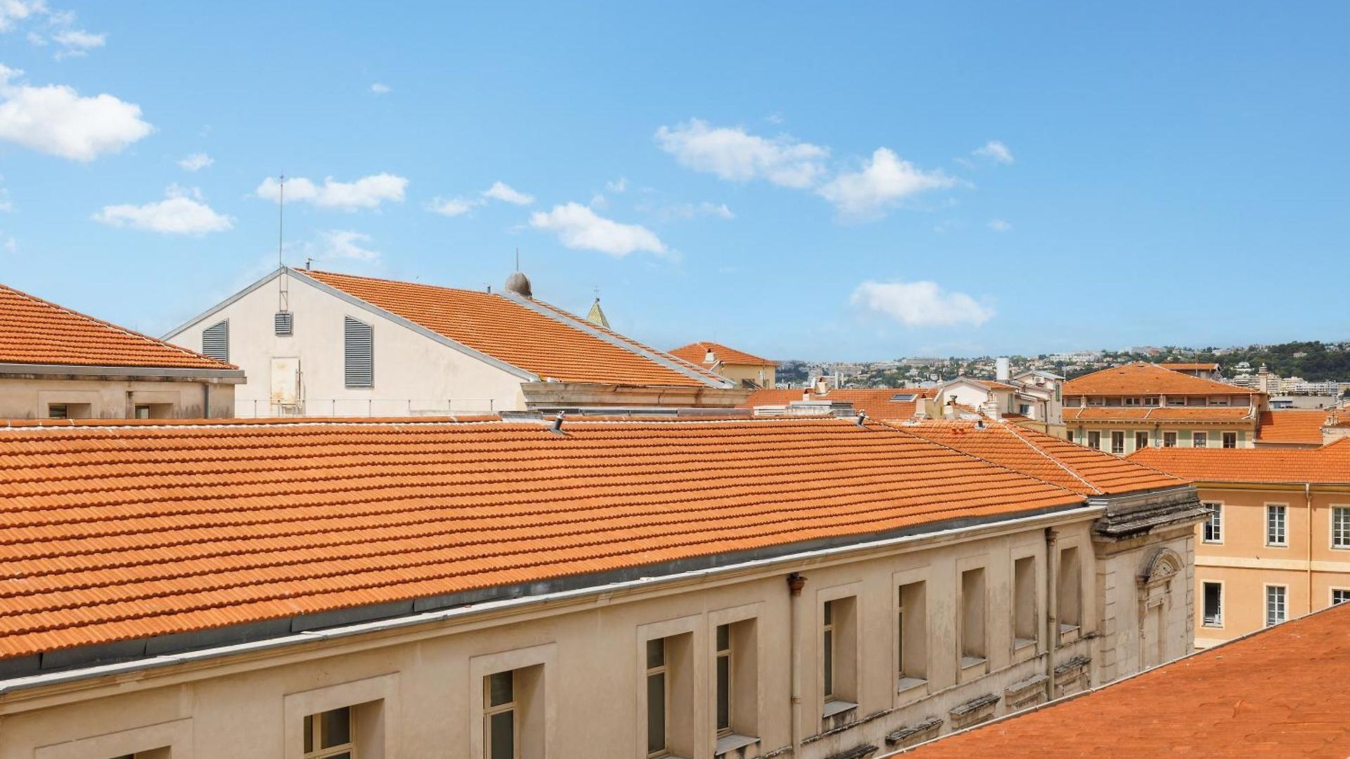 Renting - St Vincent - Floor Luxury Old Town Air-conditioned