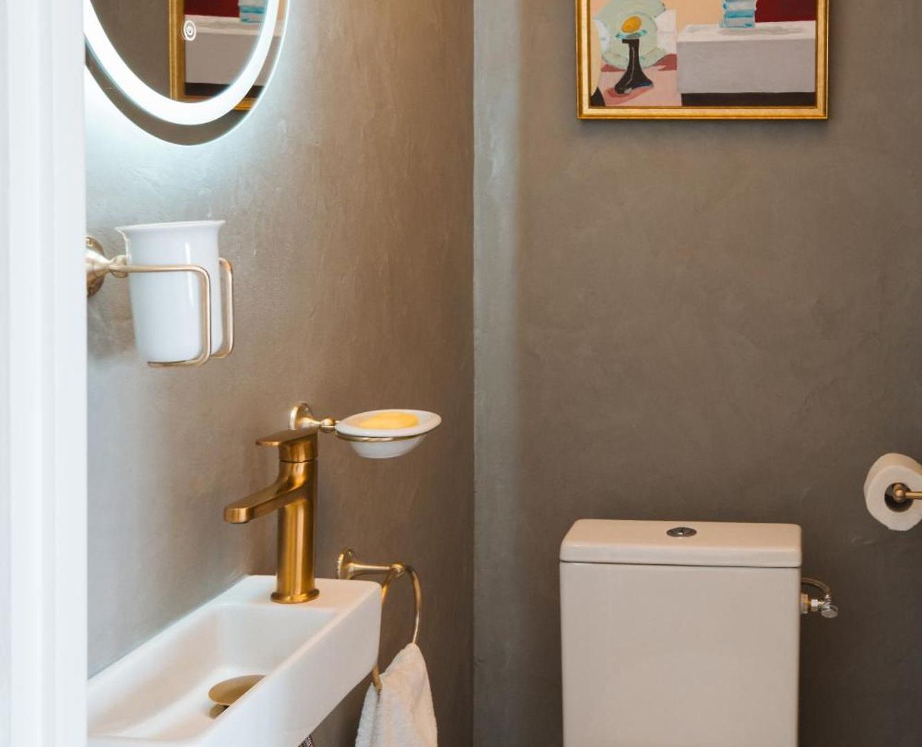 1 Min Walk To Luxury Boutique Apartment
