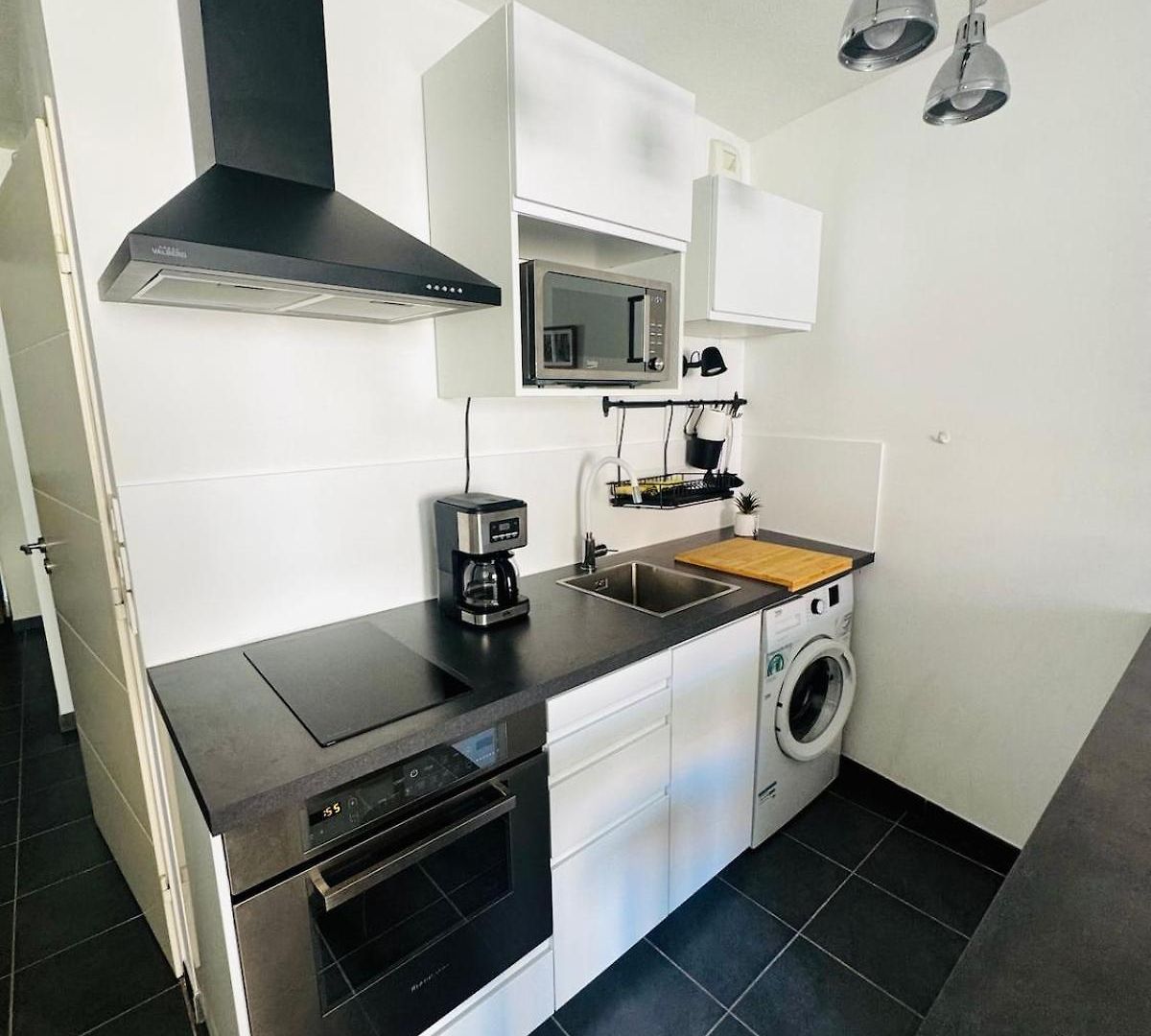 Apartment Et Spacieux A 10 Minutes Du Centre De Et 5 Min De L'entree D'autoroute Acces Faciles Et Dans Quartier Calme