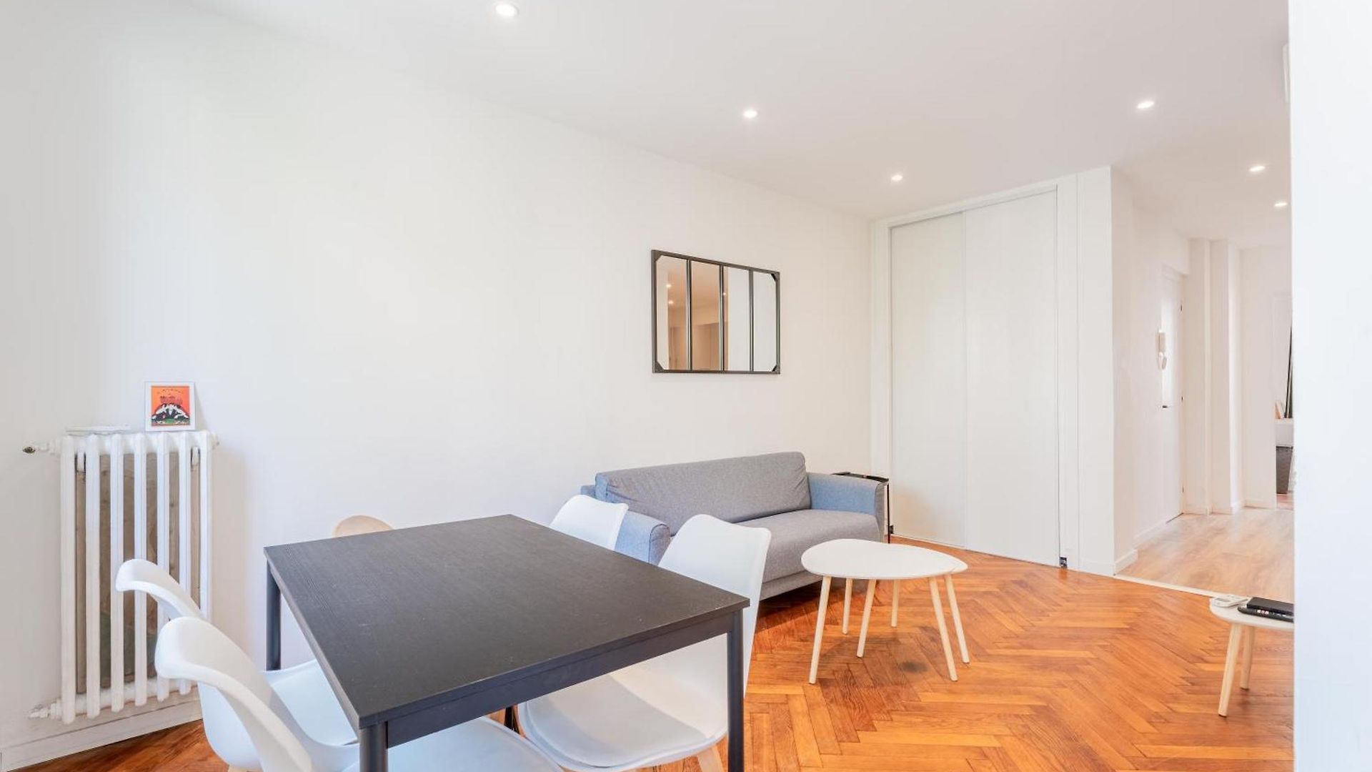 Hyper Center Fully Renovated Air Conditioning Apartment *