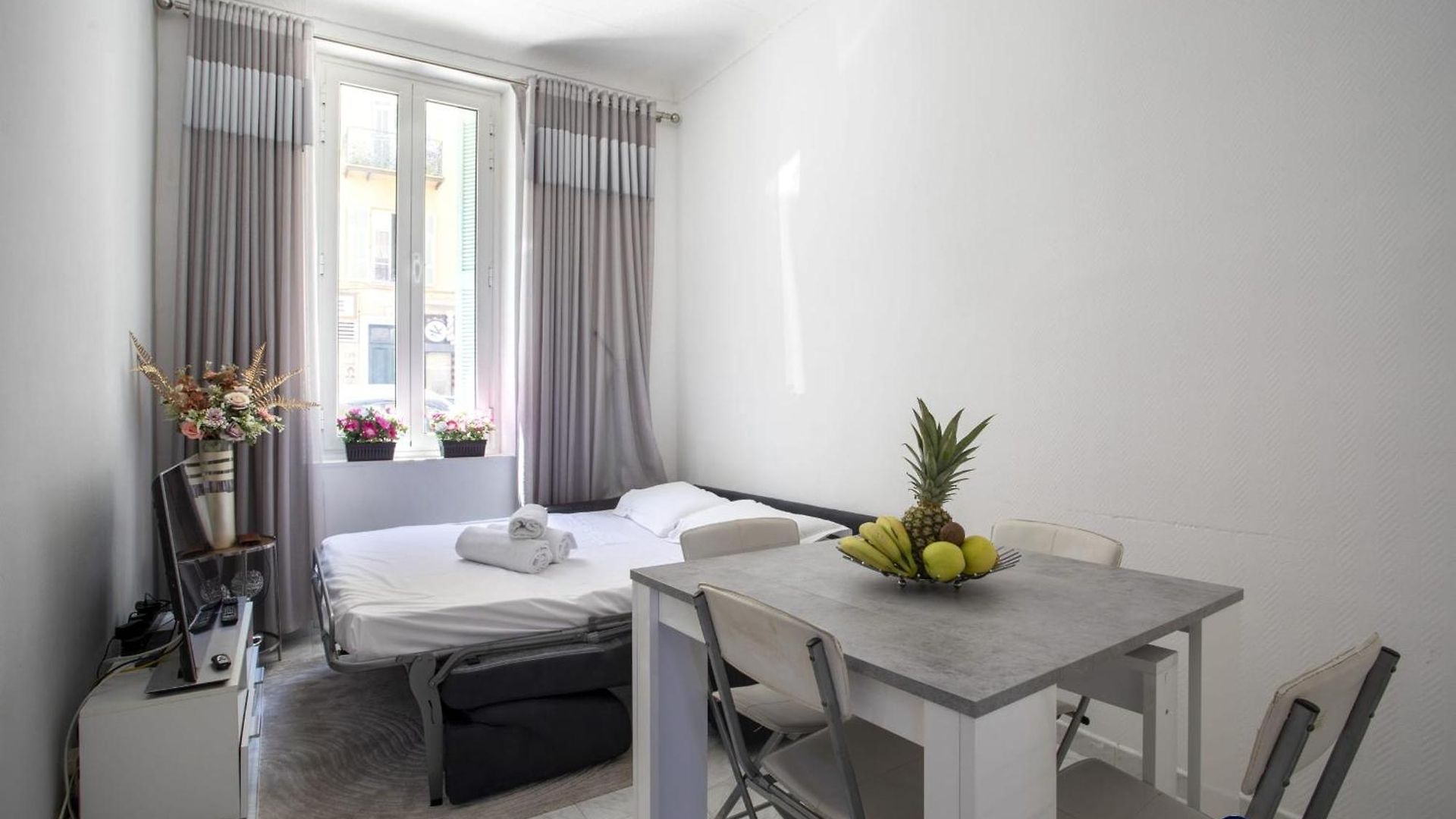 Air-conditioned In The Republique District Apartment