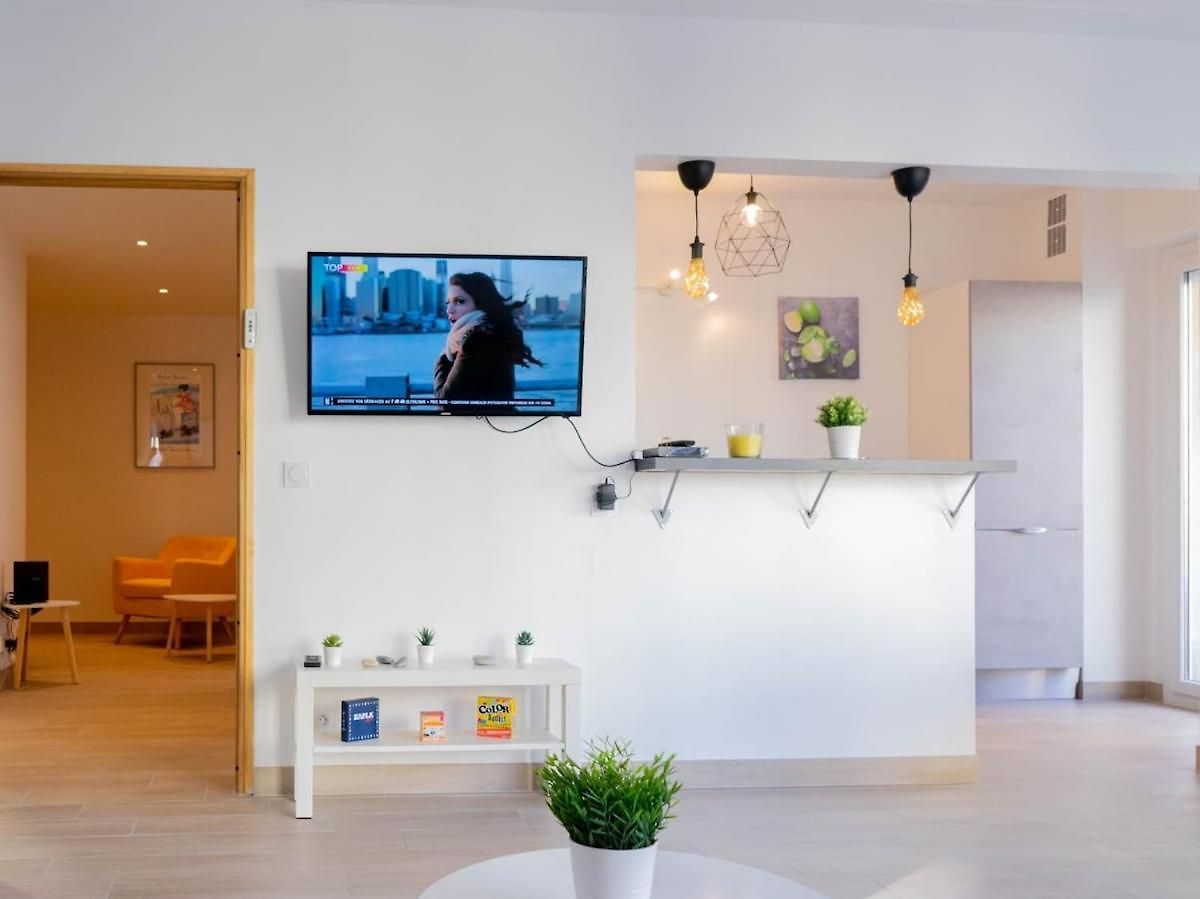 3 With Balcony And Parking 3 Min From The Sea Apartment Nice