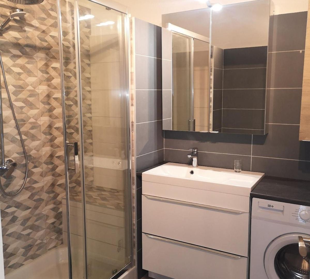 3 With Balcony And Parking 3 Min From The Sea * Nice