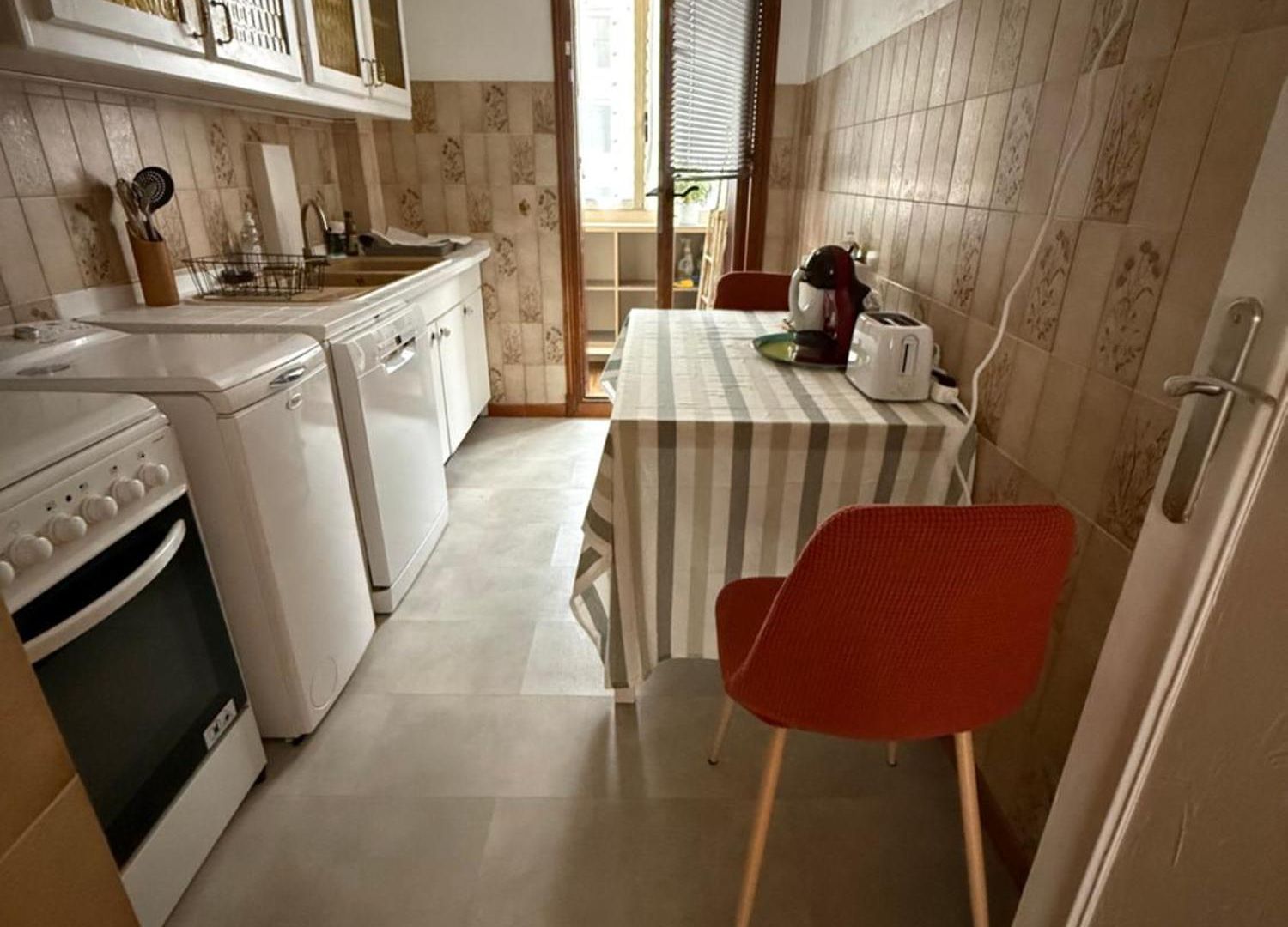 Apartment Cosy In With Balcony Parking