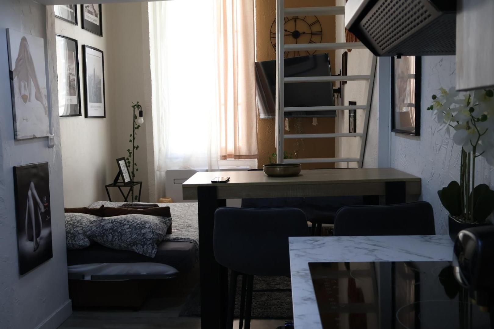 Comfy In Old Town With Mezzanine - Place Garibaldi, Apartment