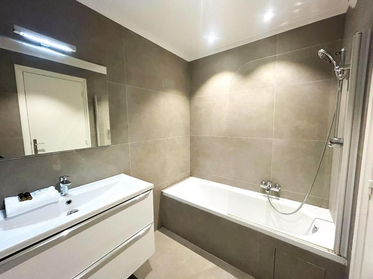 Grand Moderne Centre Apartment *