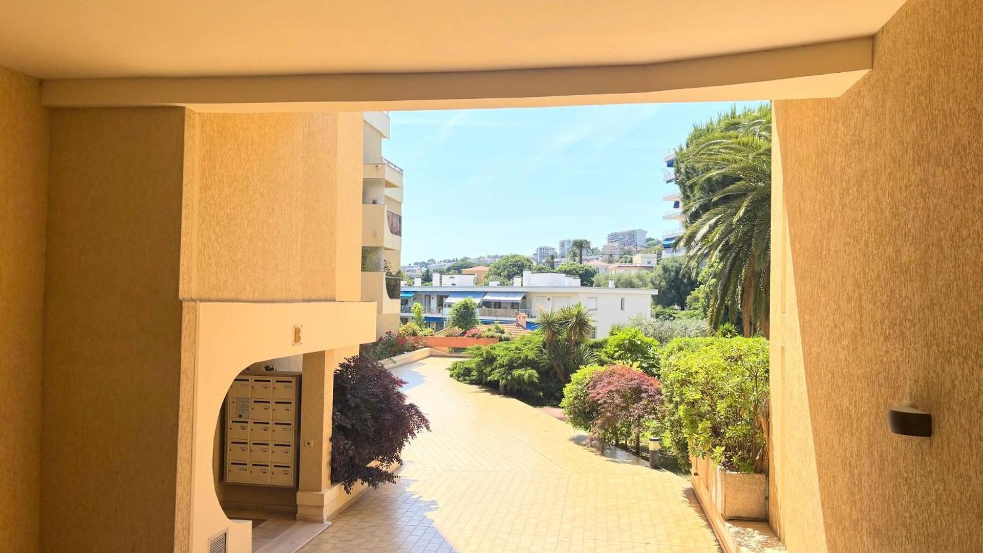 With Balcony And Pool Near The Sea * Nice