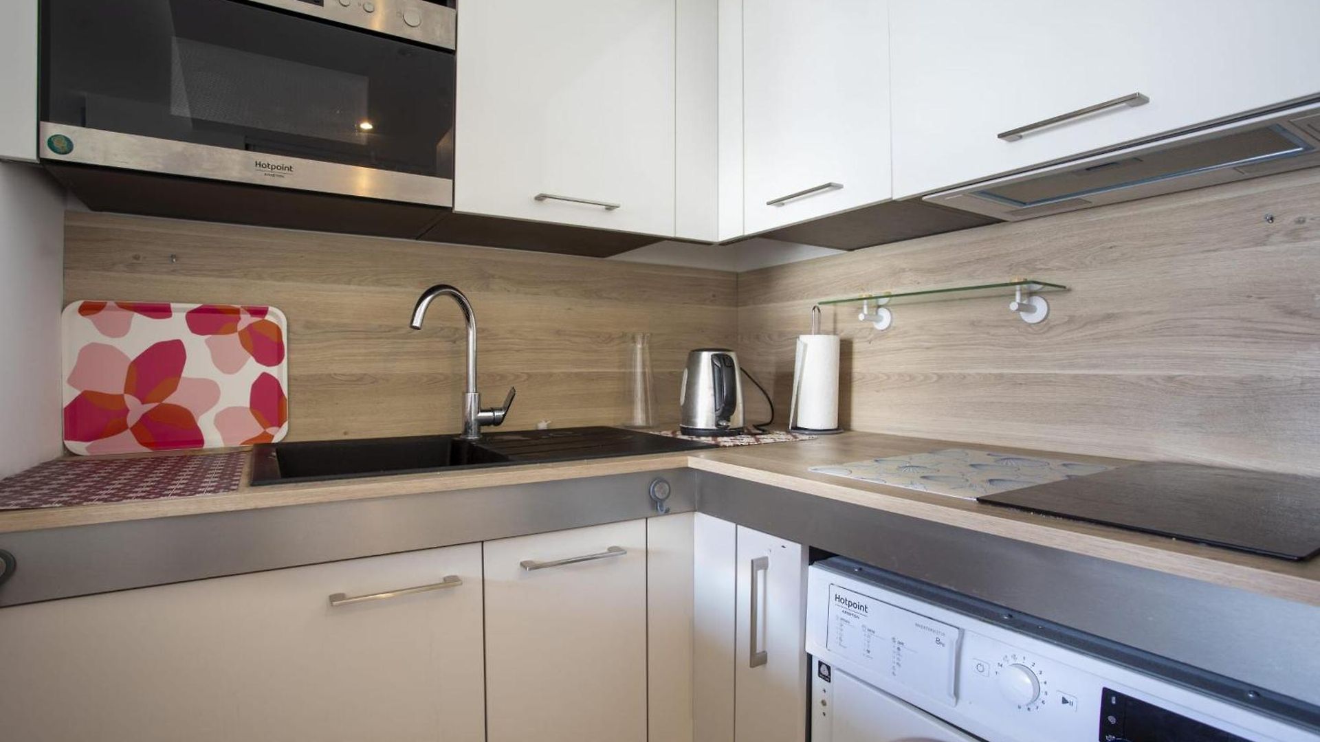 Charming With Balcony In The Heart Of The Liberation District Apartment *