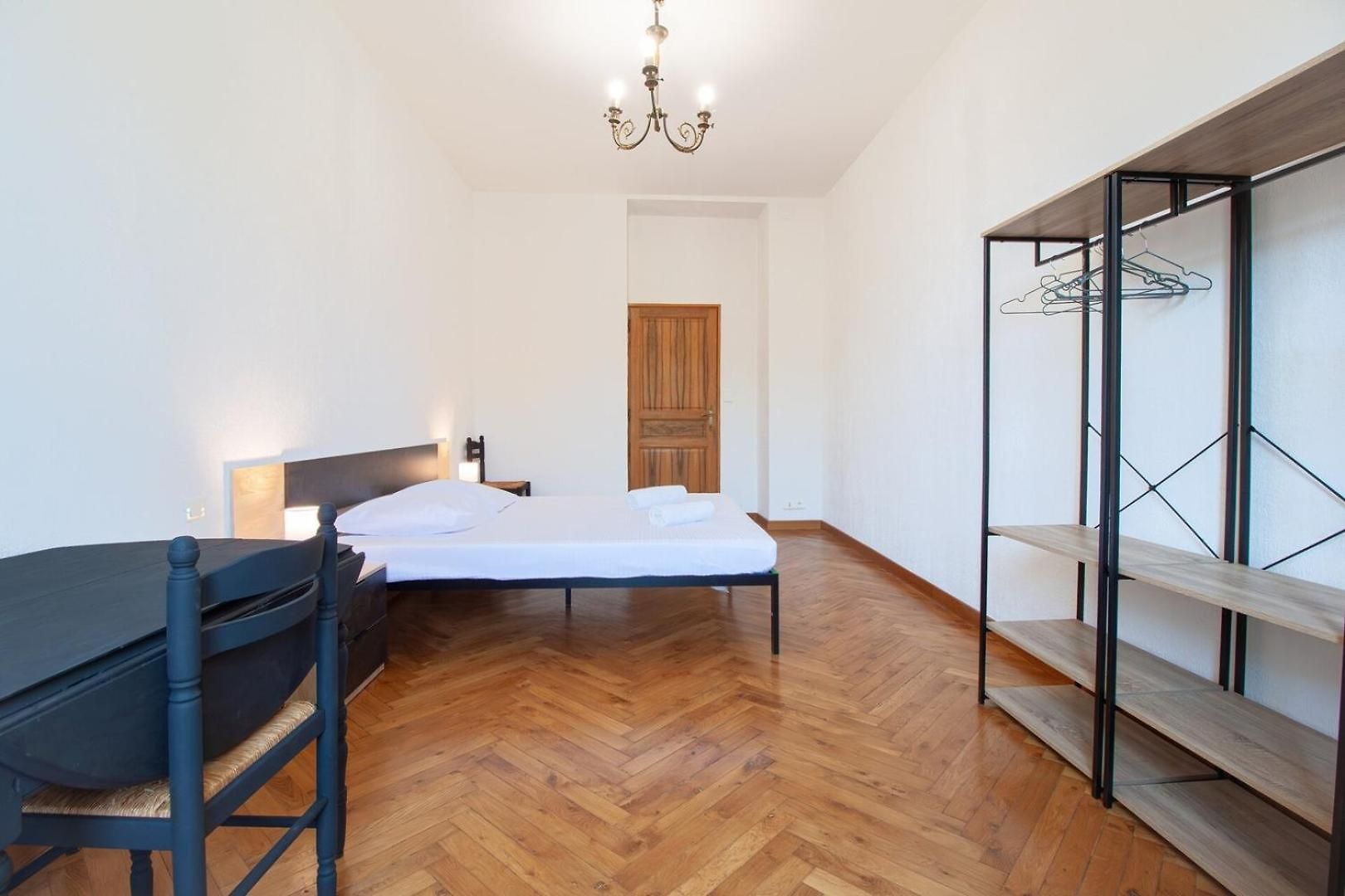 Bright 2-bedroom - La Liberation Apartment *