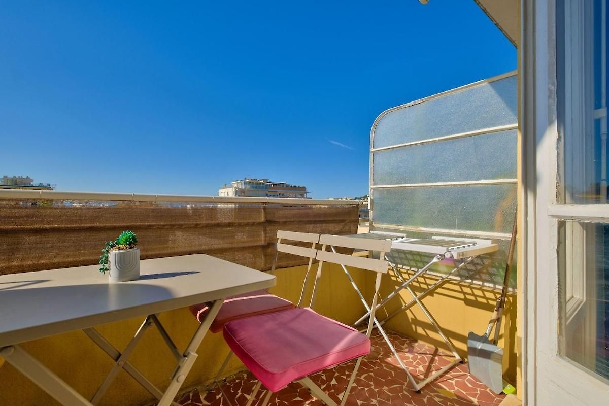 Apartment Lumineux Avec Balcon Pres Du Centre