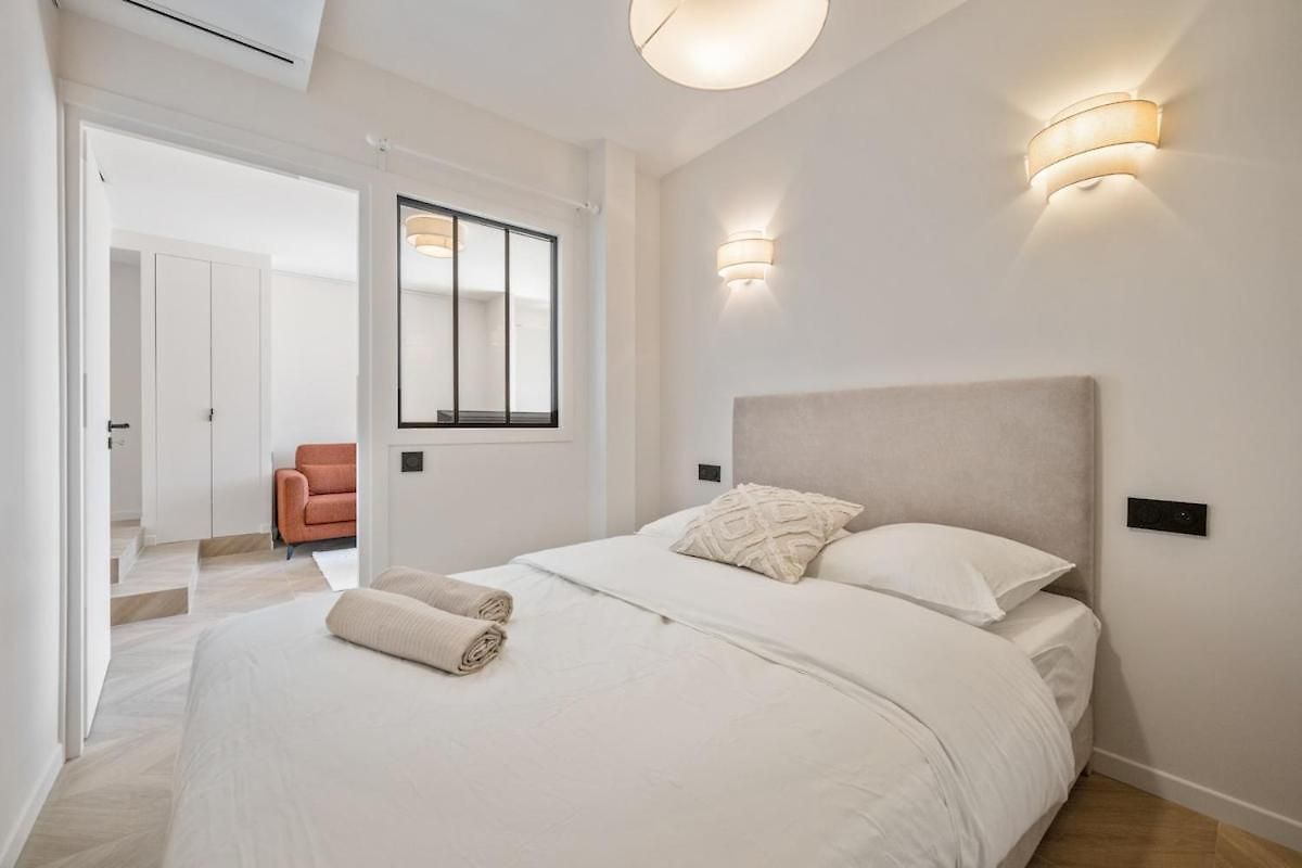 2-bedroom - Sleeps 4 - Place Massena Apartment