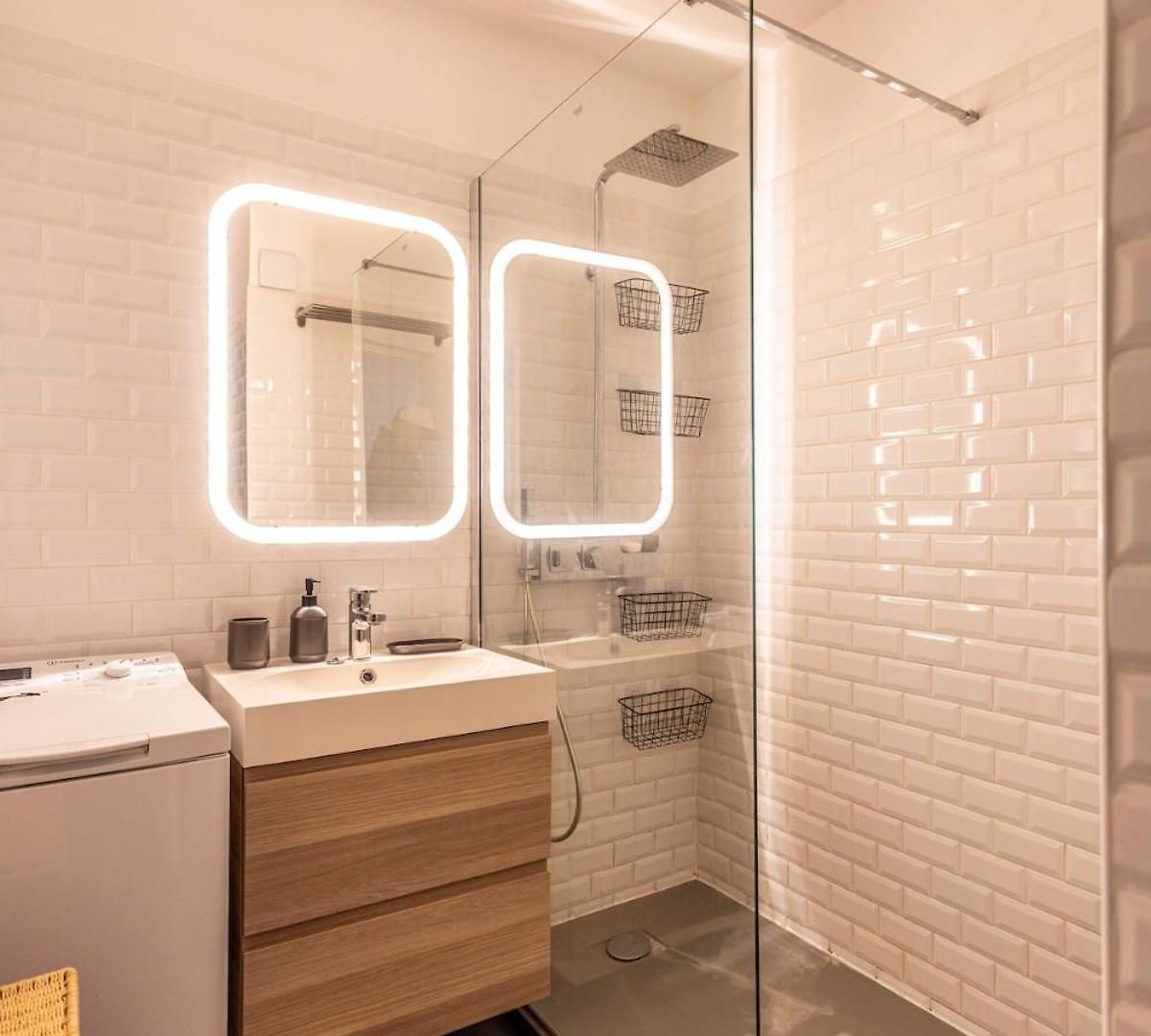 Stylish 2br With Garage And Ac Port Of