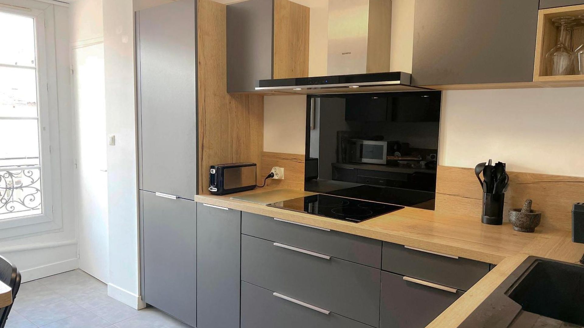 Bright Floor 2br With Large Terrace In Centre Apartment *