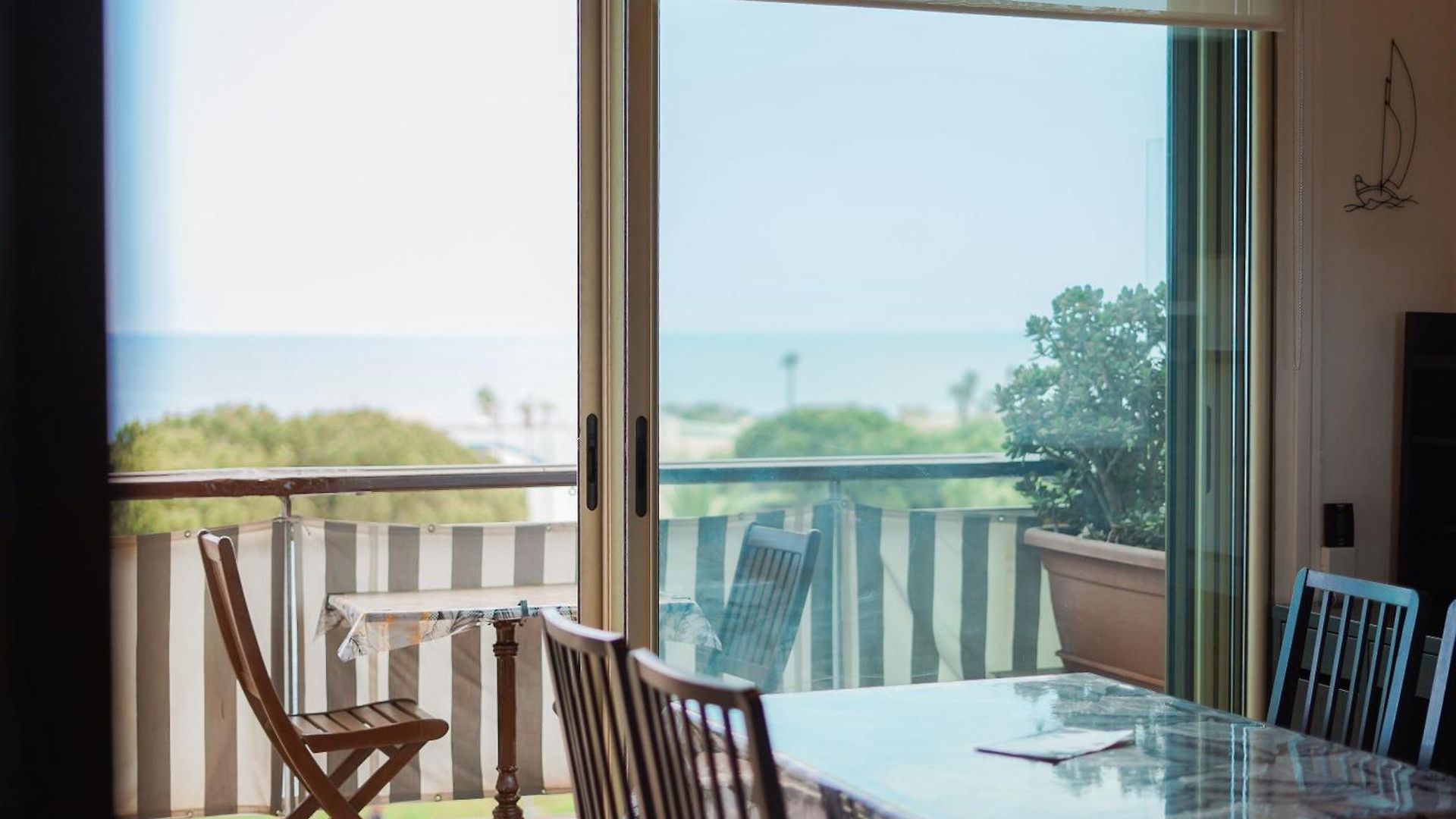 Sea-view - Ac - Balcony Apartment