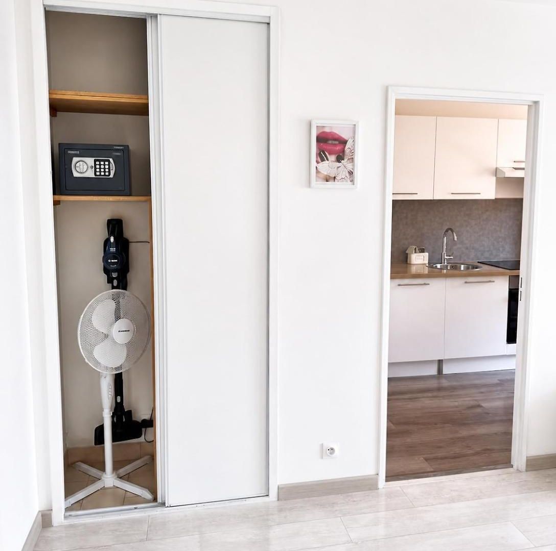 Apartment Beautiful Bright 2-bedroom 1 Minute From The