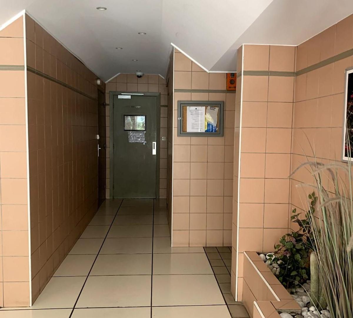 Beautiful Bright 2-bedroom 1 Minute From The