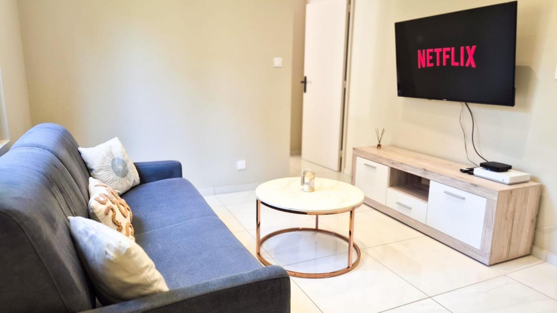 Apartment T4 Moderne Climatise - Parking Prive- Terrasse - - Nice