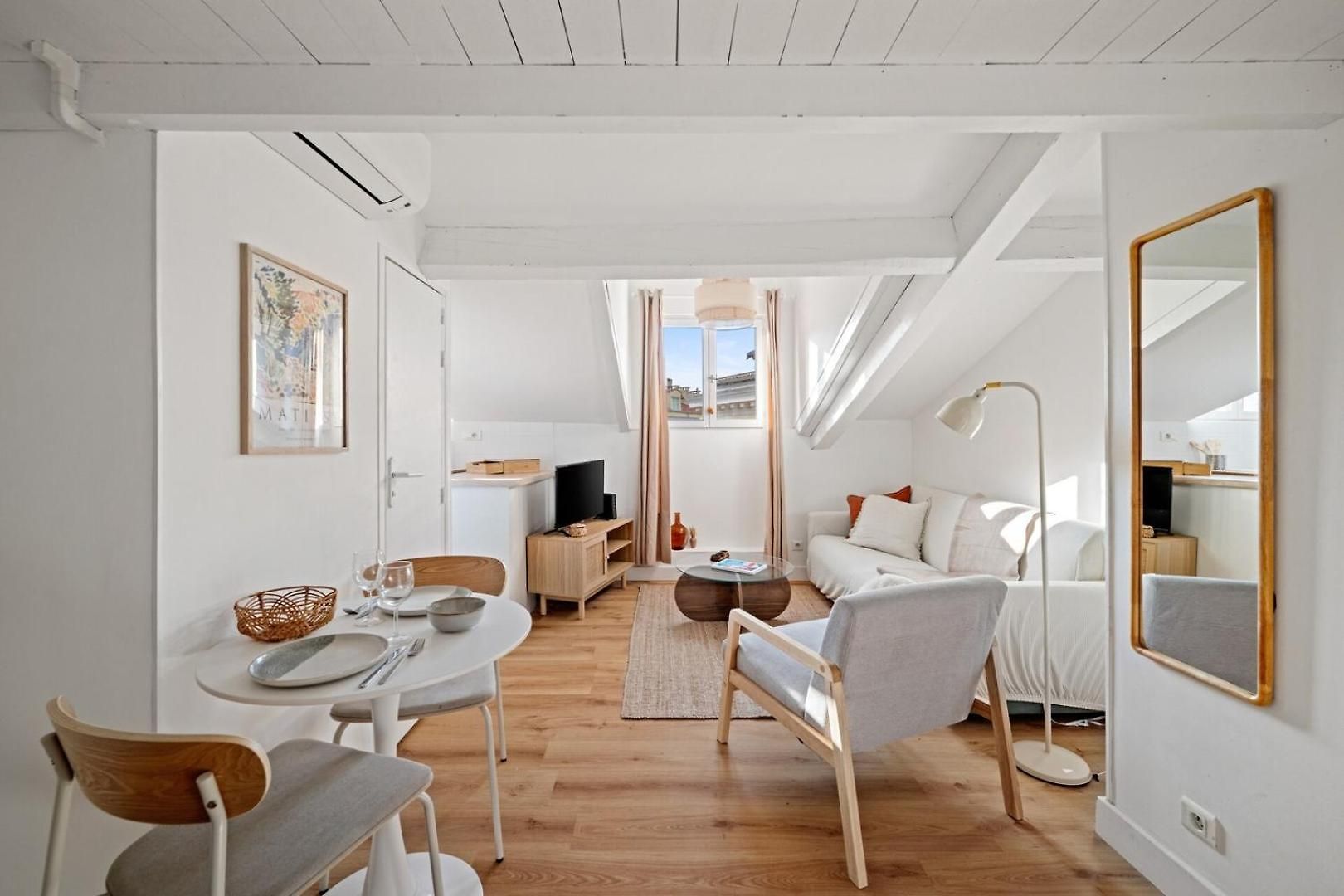 Charming & Bright Cozy Retreat On Port