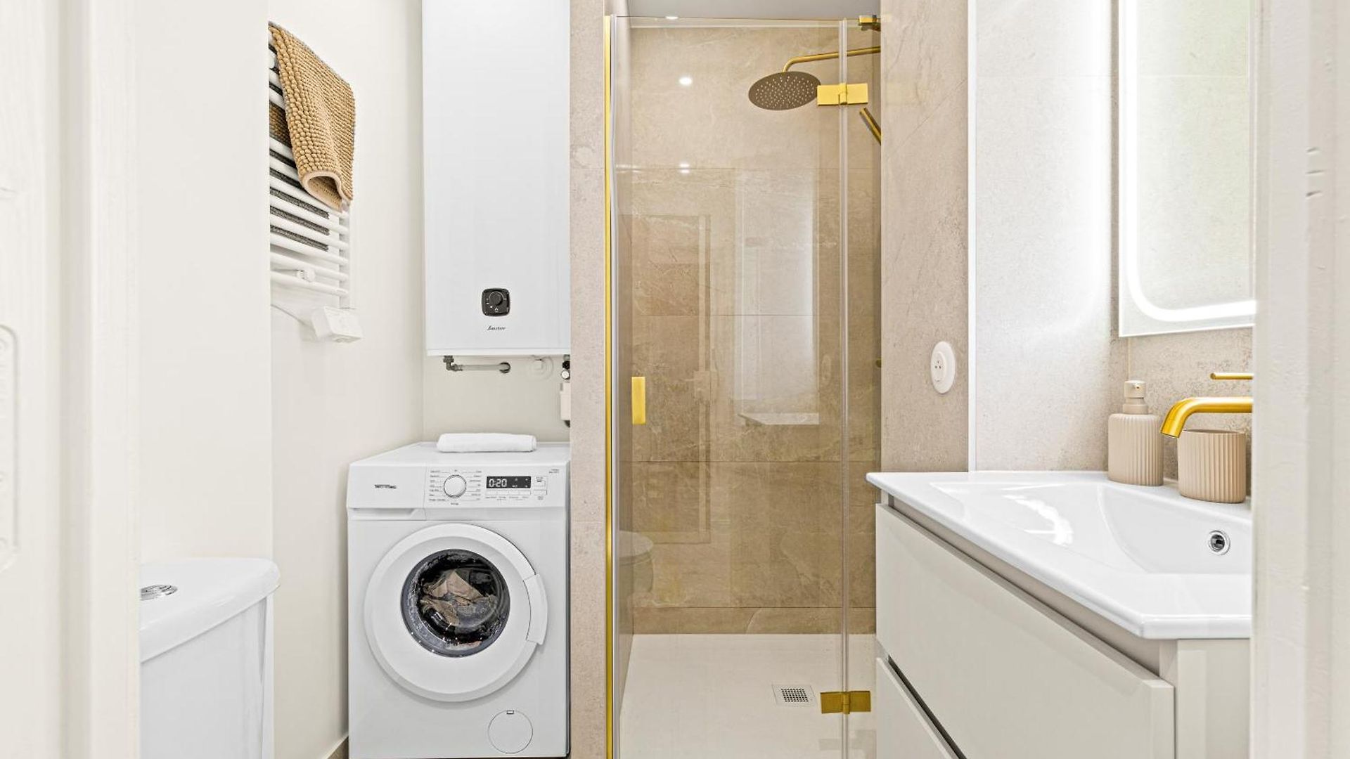 Fully Renovated 2-bedroom Apartment *