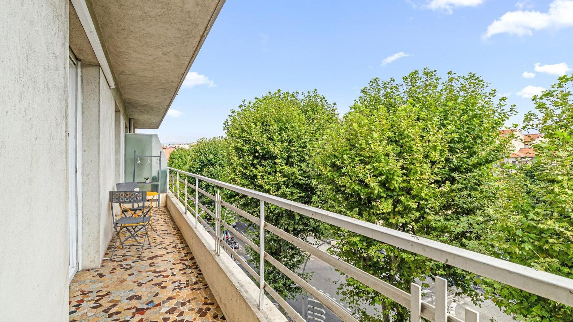 Apartment Comfortable & Bright 2 Bedroom Nice