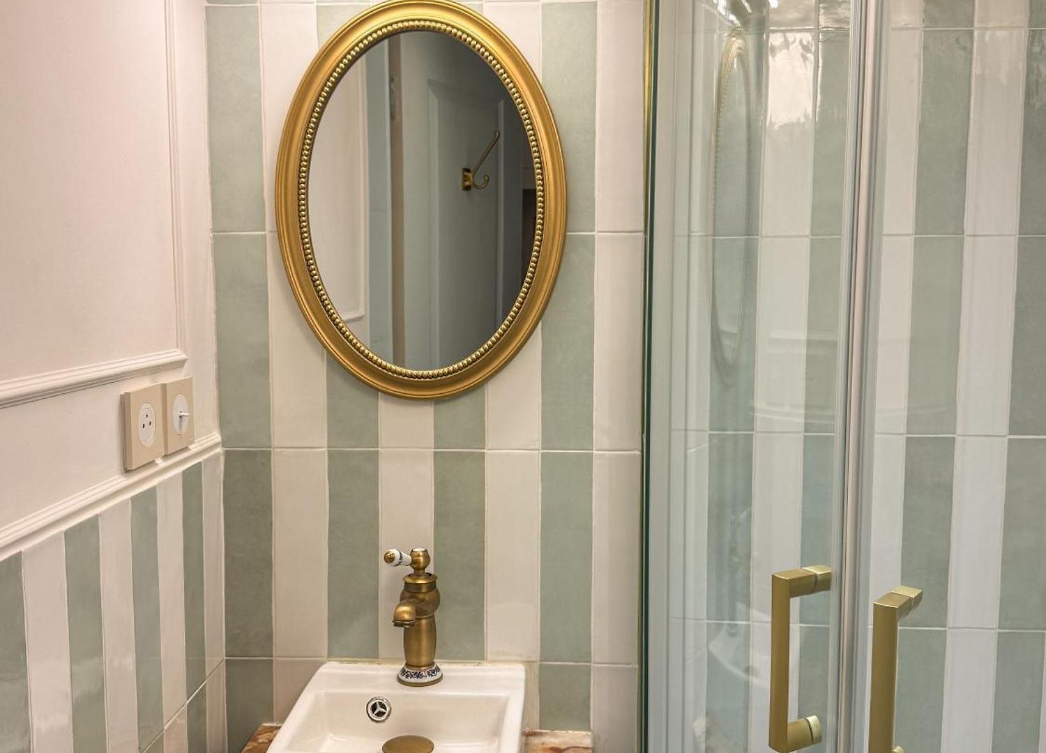 Compact Modern *