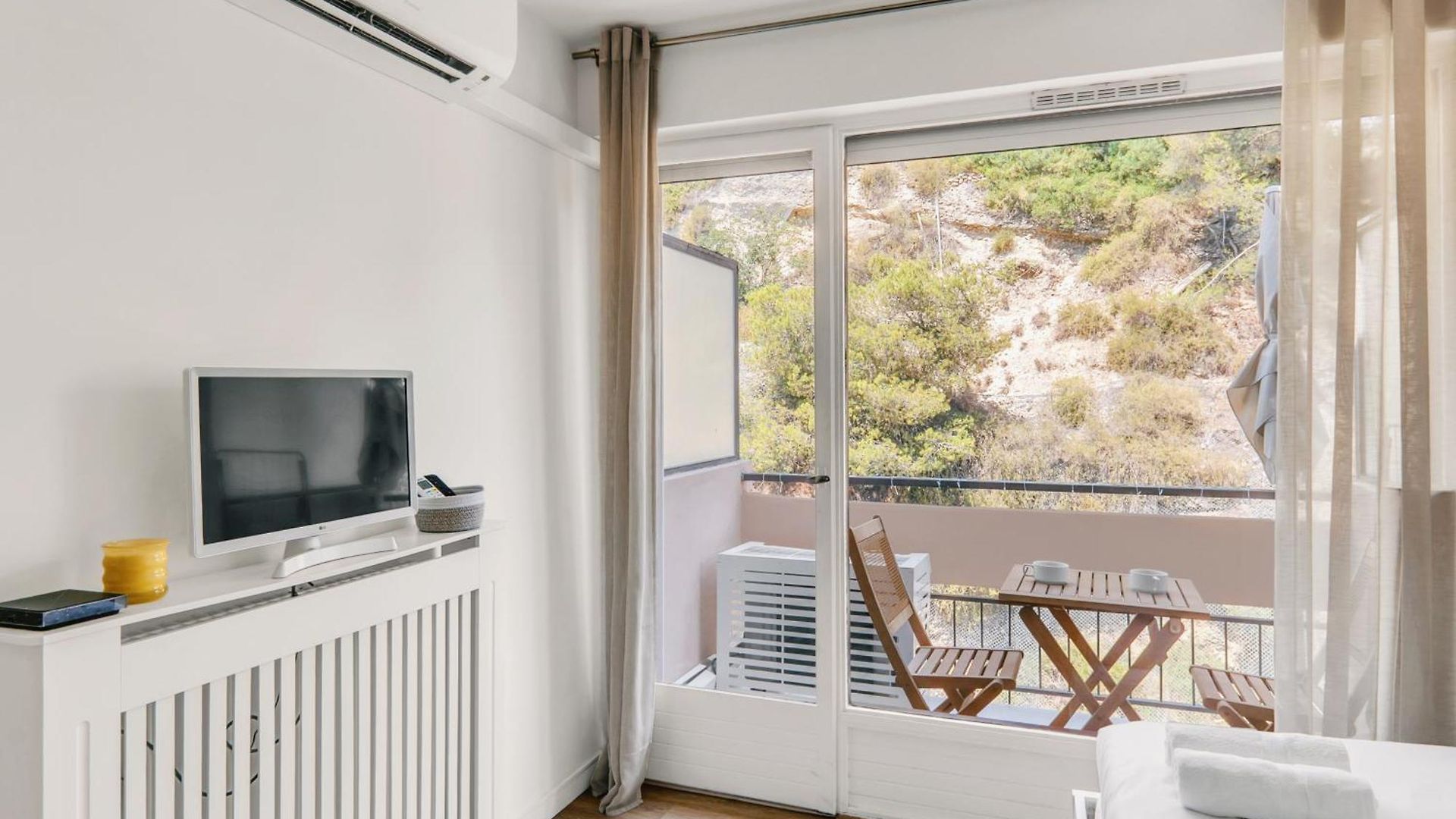 Apartment Cosy & Quiet With Ac And Balcony With A View Of Nature