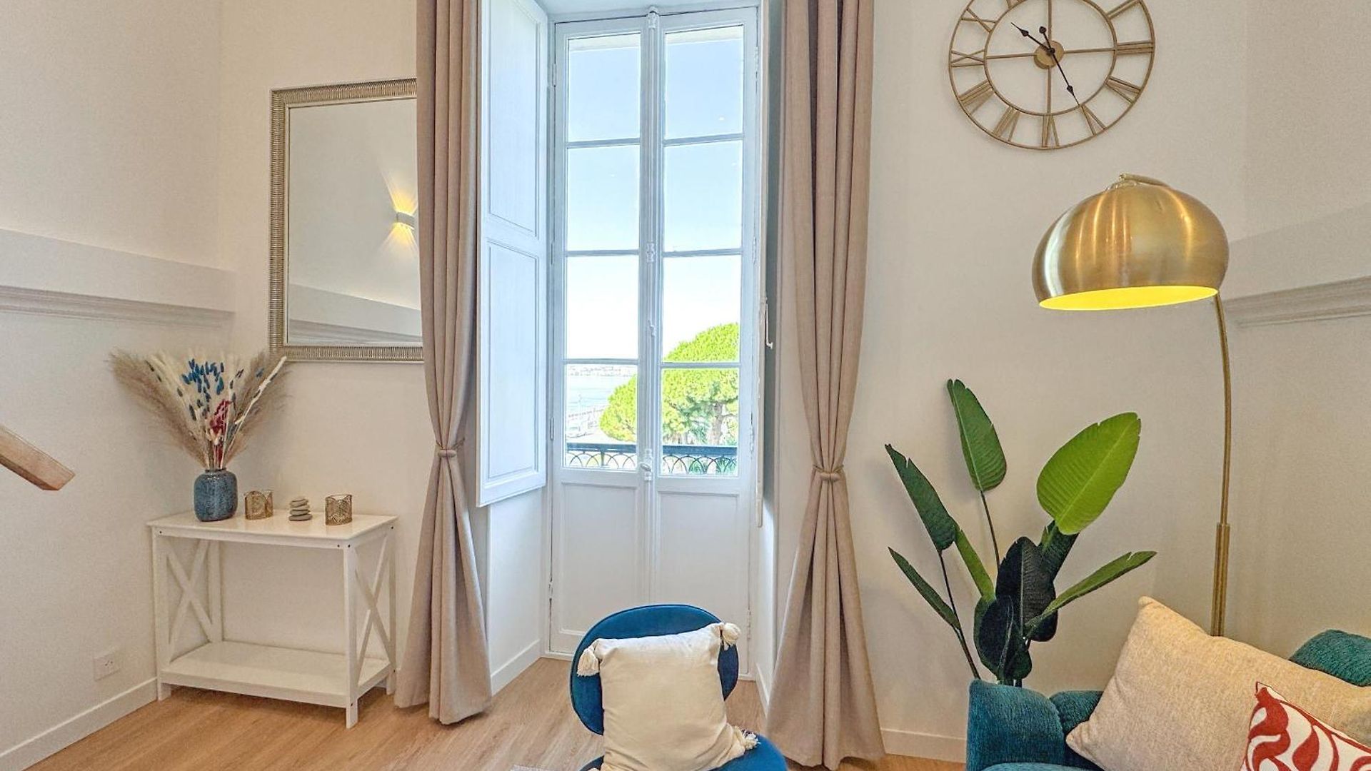 Elegant Seafront Loft Old Town * Nice