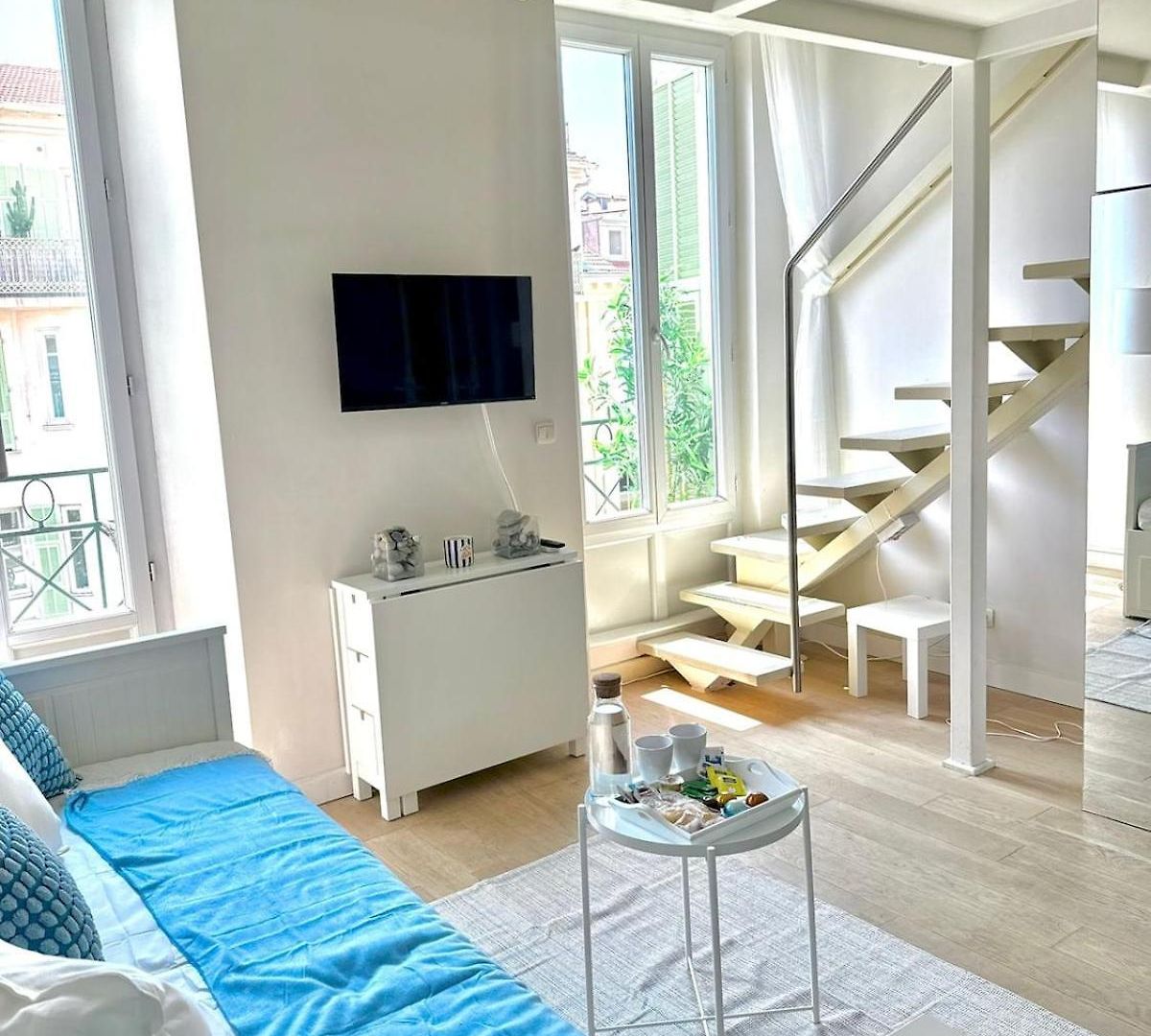 Heart Of - Mezzanine Loft & Sunny Balcony Nice