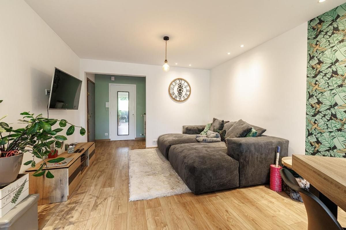 Beautiful 2 Swimming Pool, Parking Space And Air Conditioning Nice