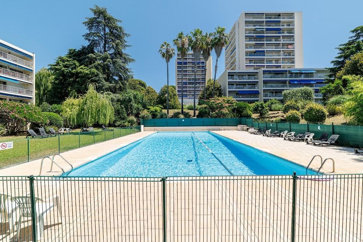 Beautiful 2 Swimming Pool, Parking Space And Air Conditioning Apartment *