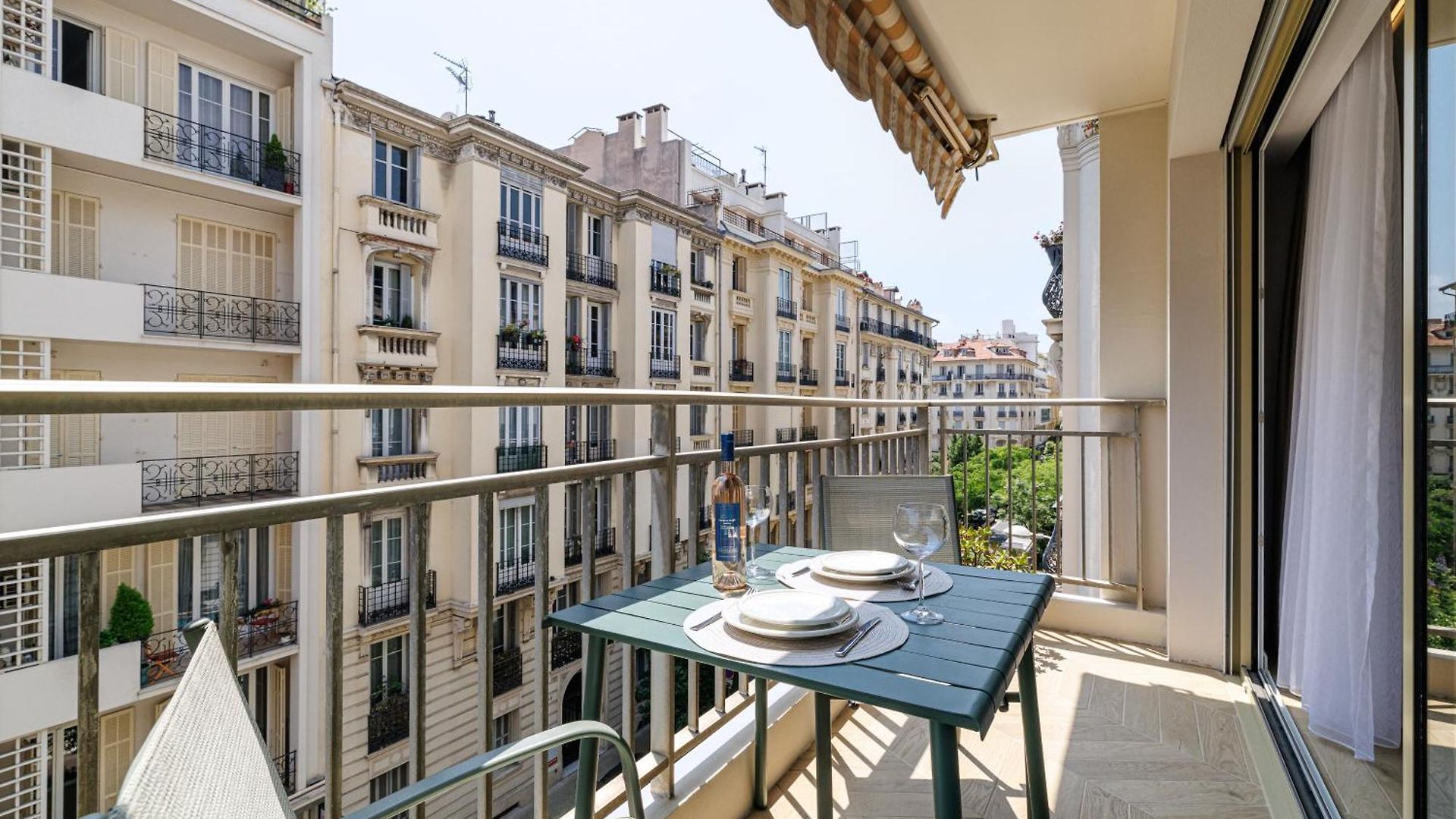 La Vie Riviera Apartment