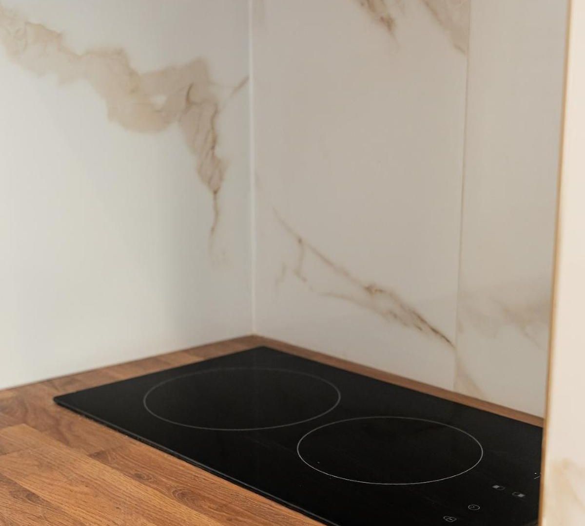 New Designer Ac Wifi Near Train Station Apartment Nice