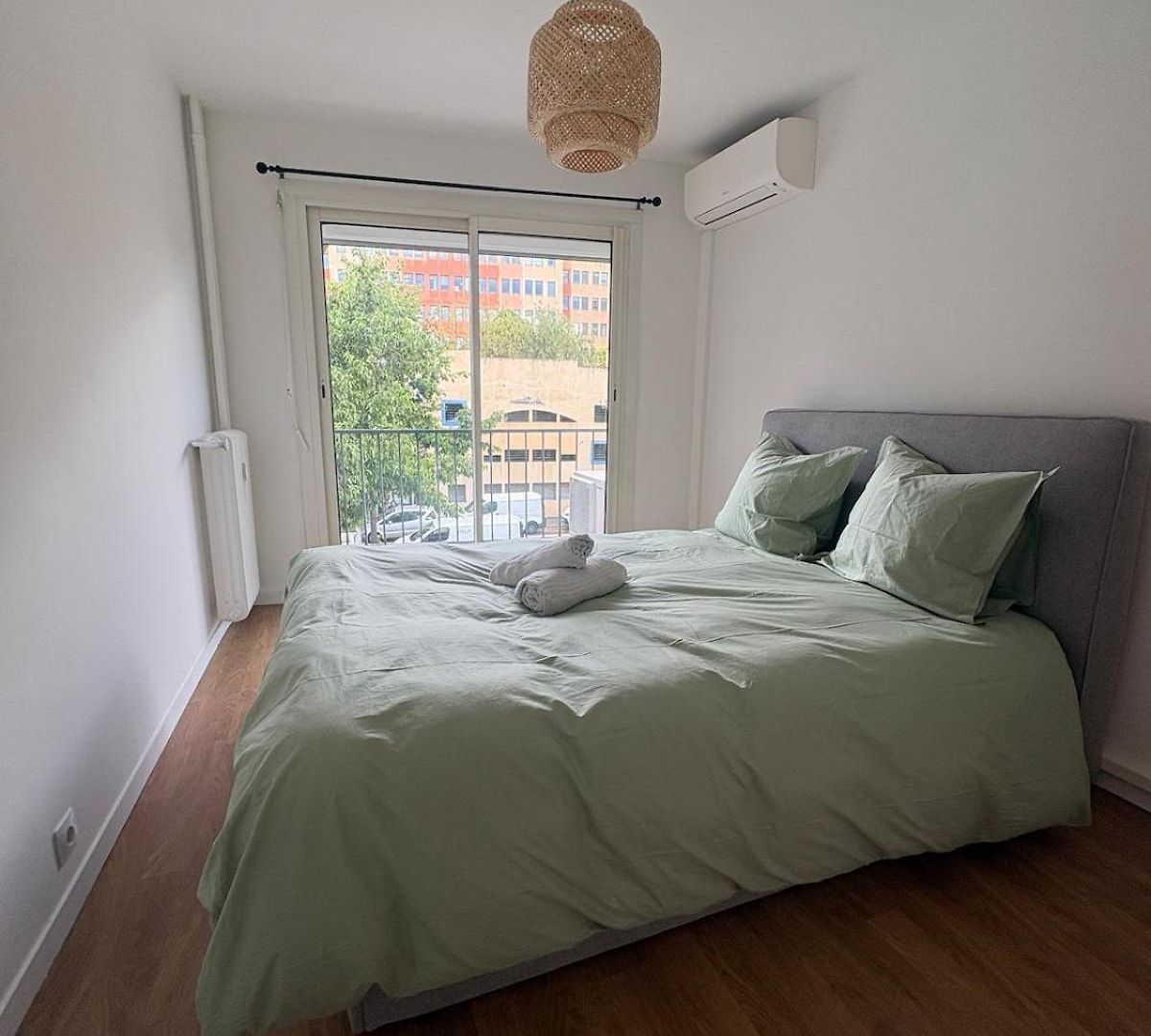 1 Minute To Tram - 3 Ac - 2 Balcony - Close