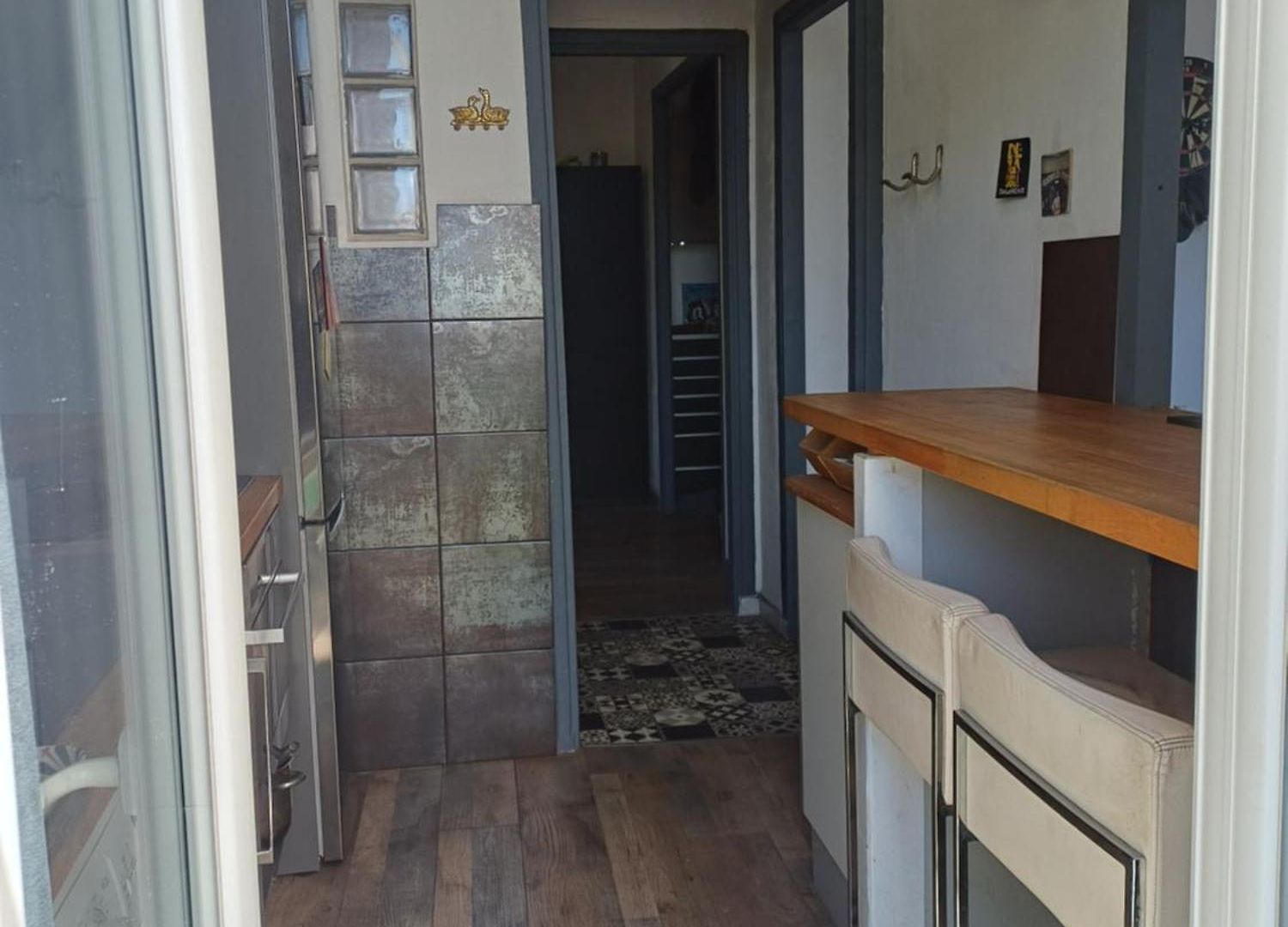 Apartment 2p Renove Dans Bel Immeuble Nicois De Caractere