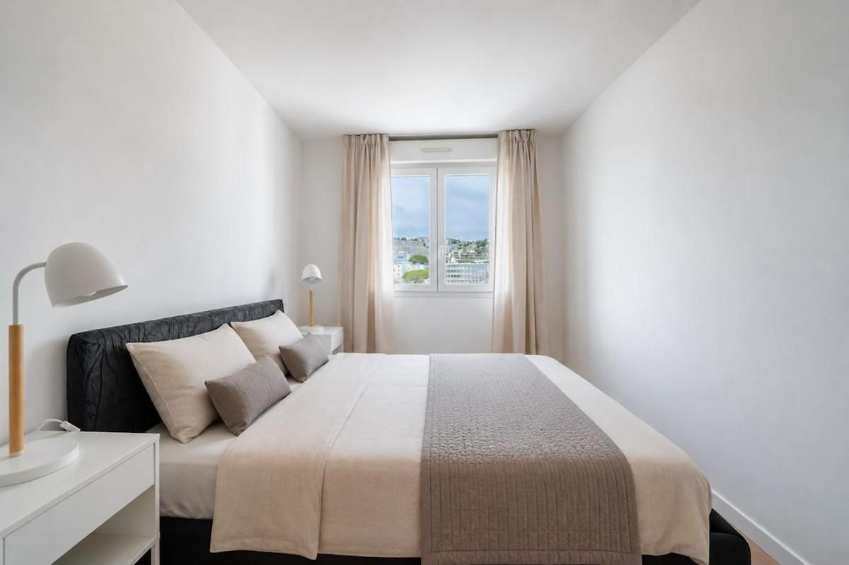 Apartment Exceptional 2 Bedroom With Ac Wifi, Sea Vies And Parking In *