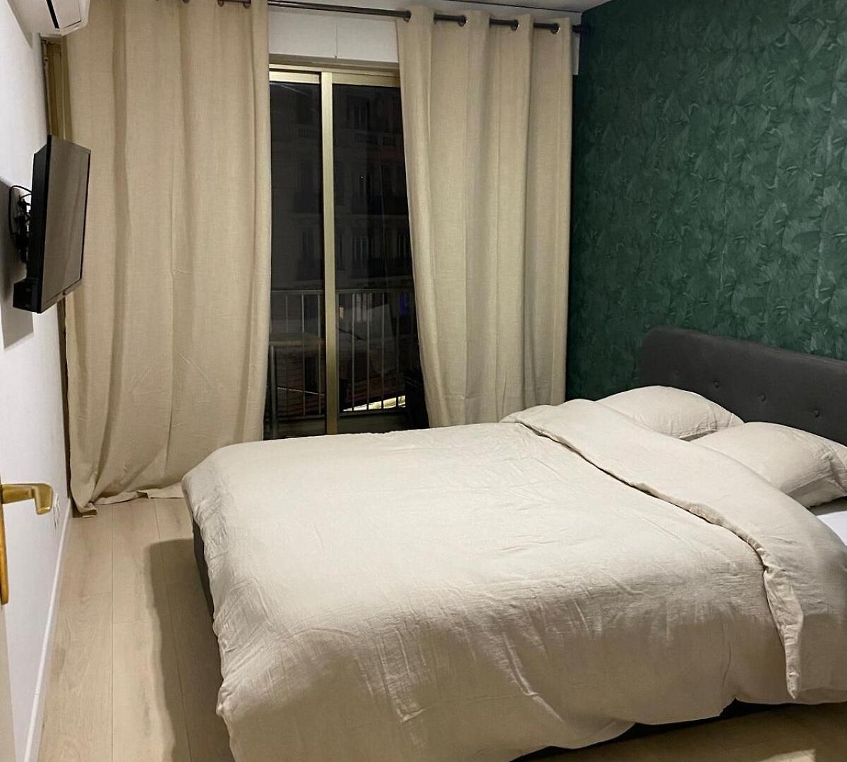 Full Furnished In Downtown With Double Ac 50m2 *