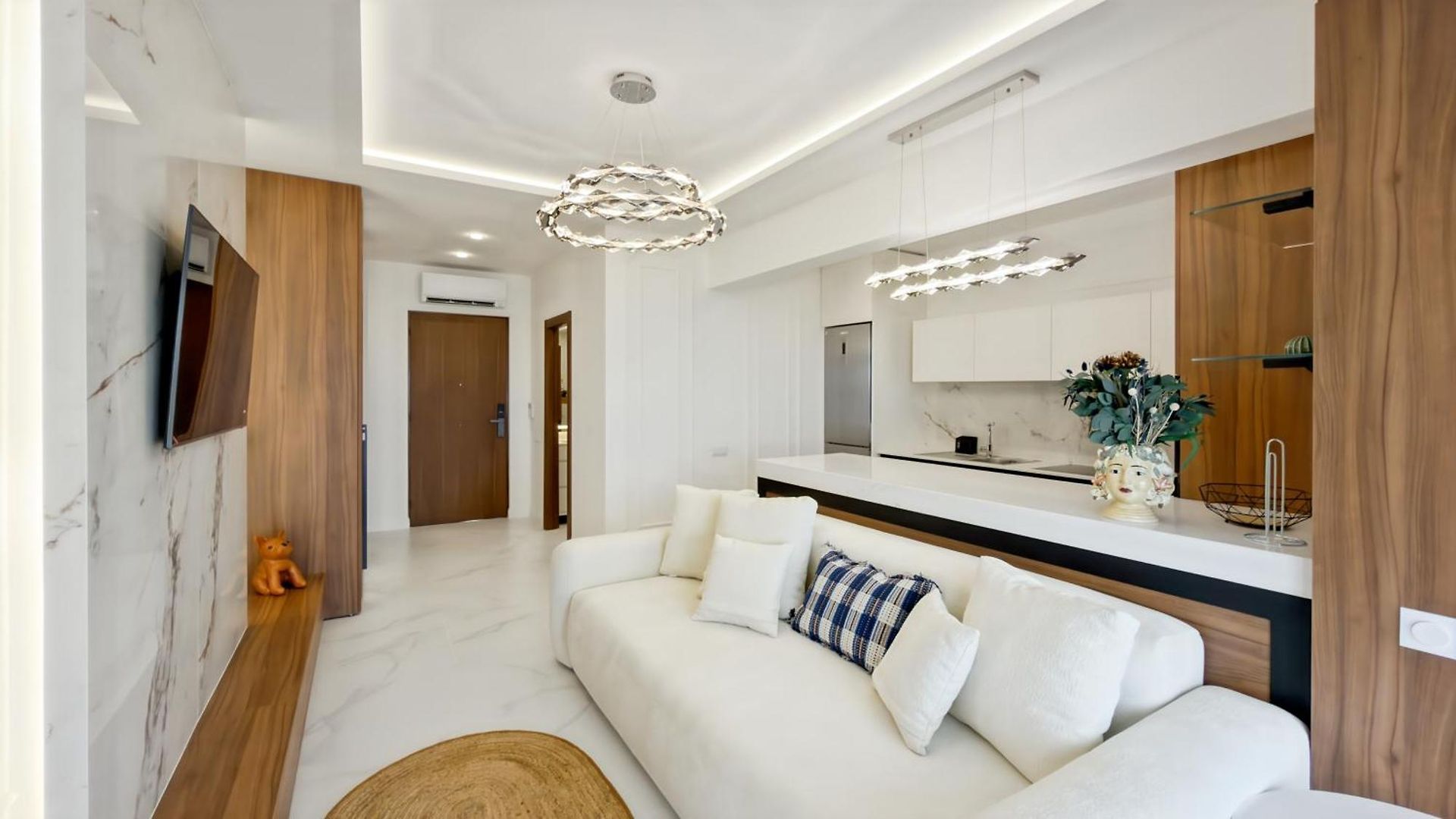Fabron Vue Apartment