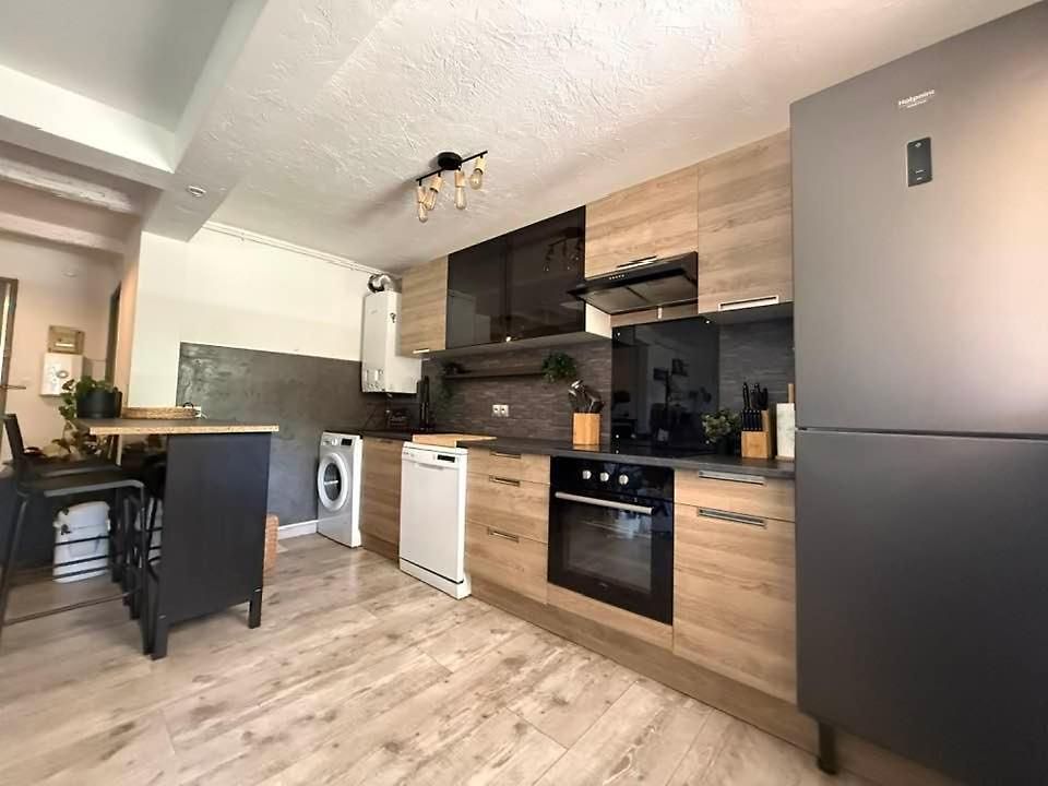 3 Pieces Au Calme La Costiere Apartment