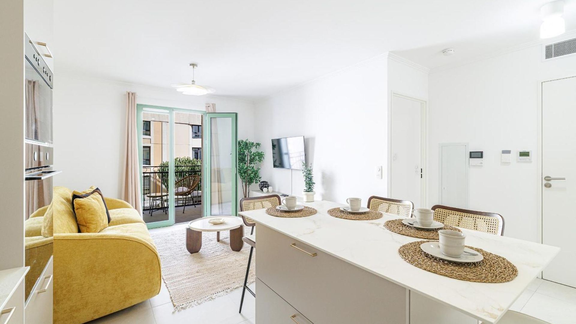 Quiet & Pretty 1 Bdr In The Center Apartment *