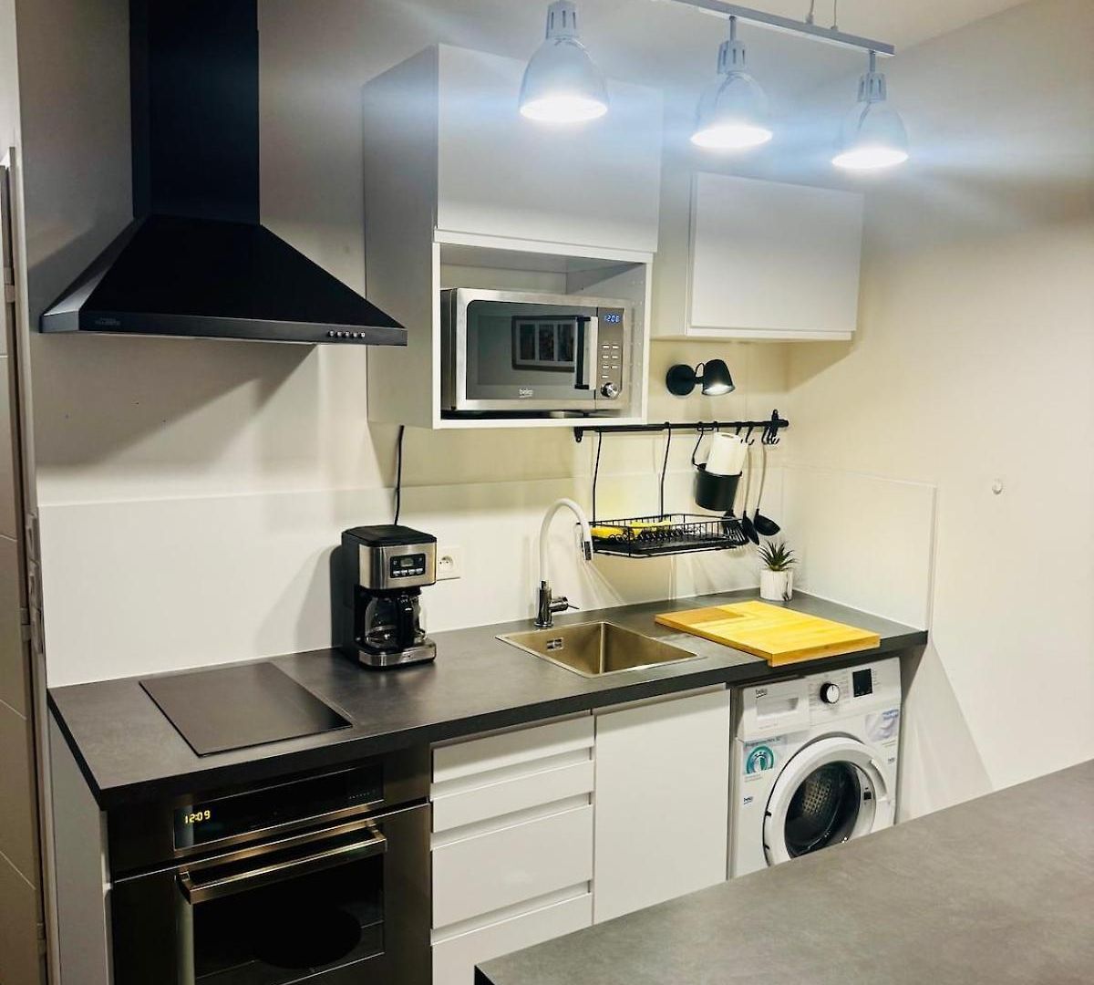 Apartment Et Spacieux A 10 Minutes Du Centre De Et 5 Min De L'entree D'autoroute Acces Faciles Et Dans Quartier Calme Nice